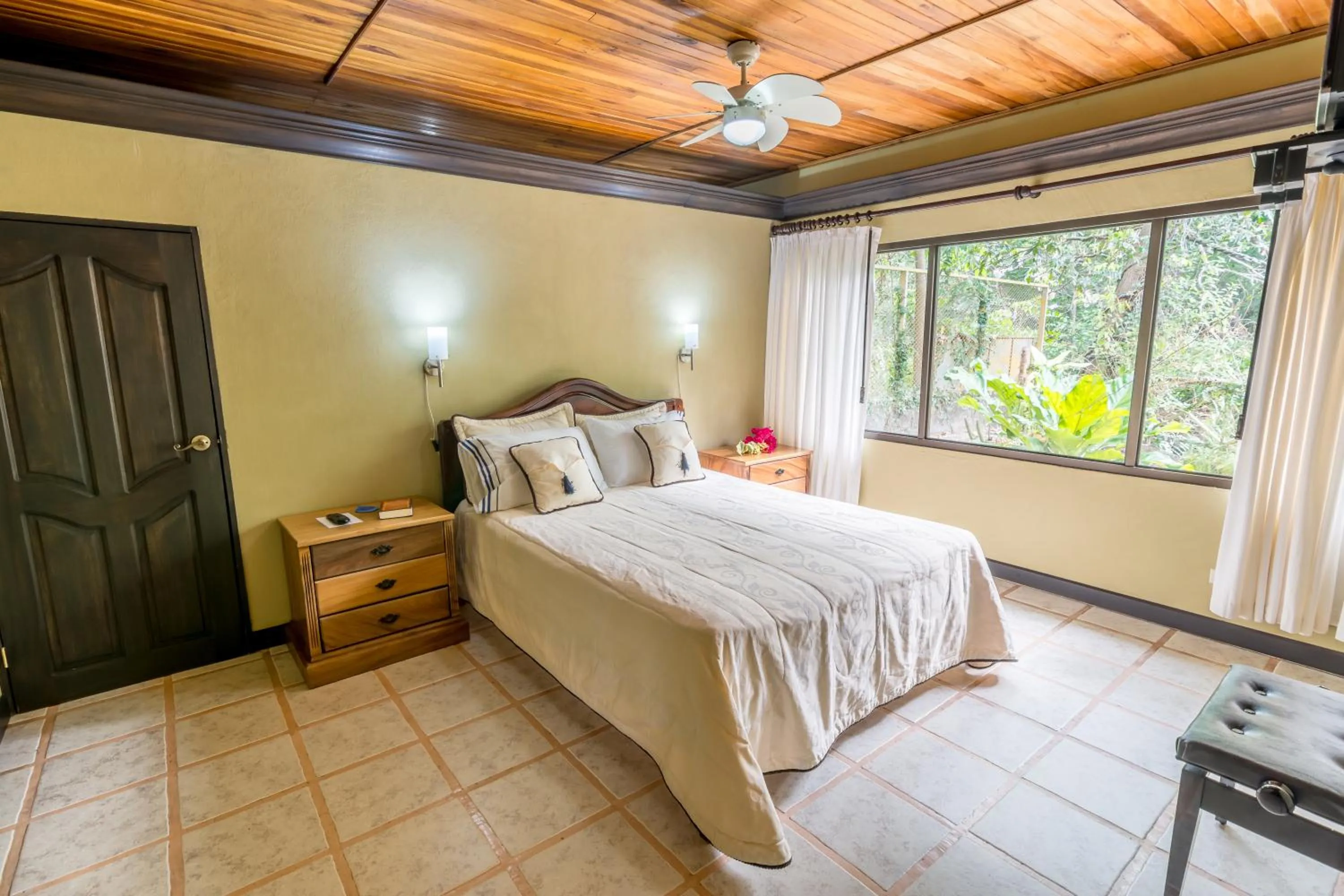 Bedroom, Bed in Kayak Lodge