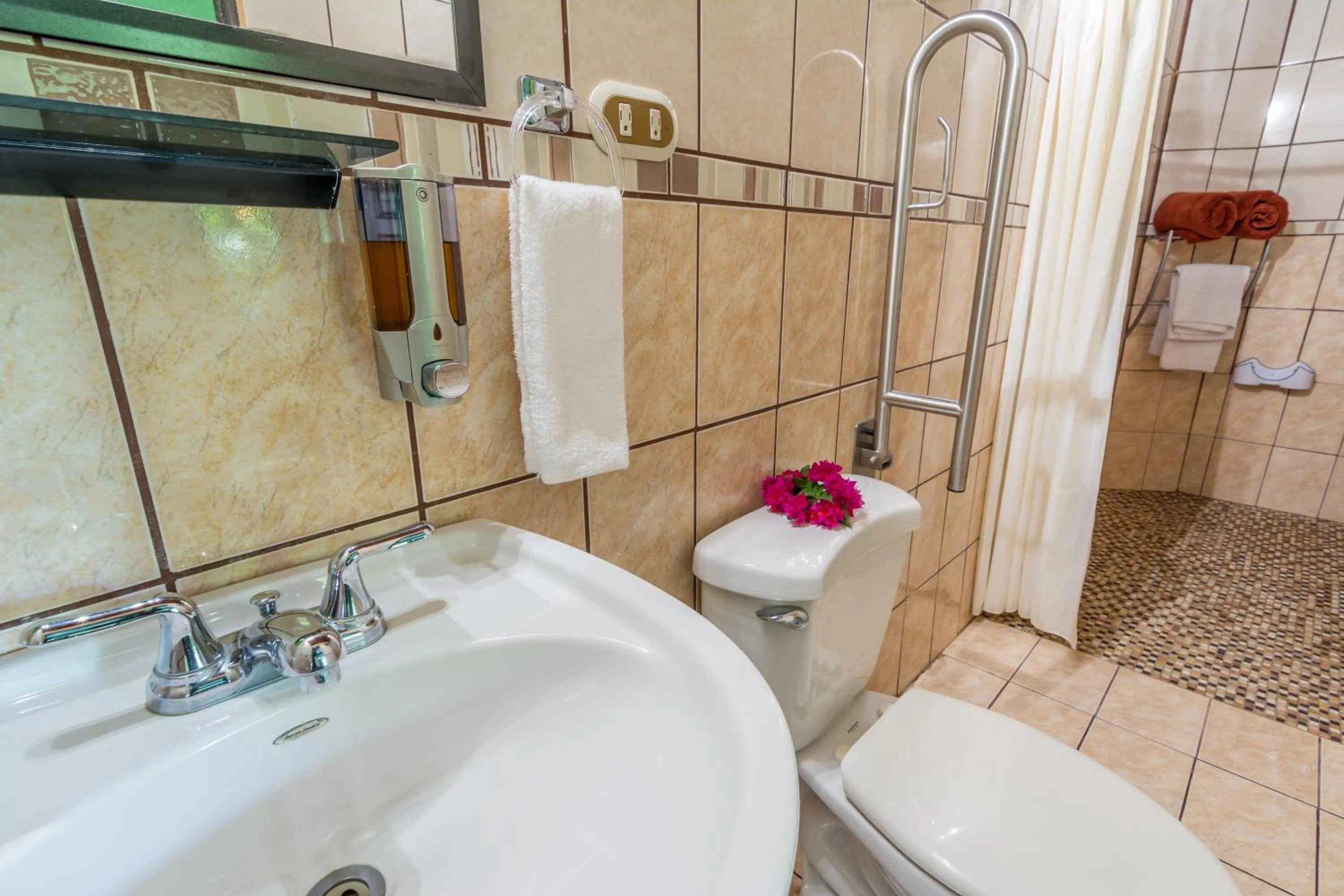 Bathroom in Kayak Lodge