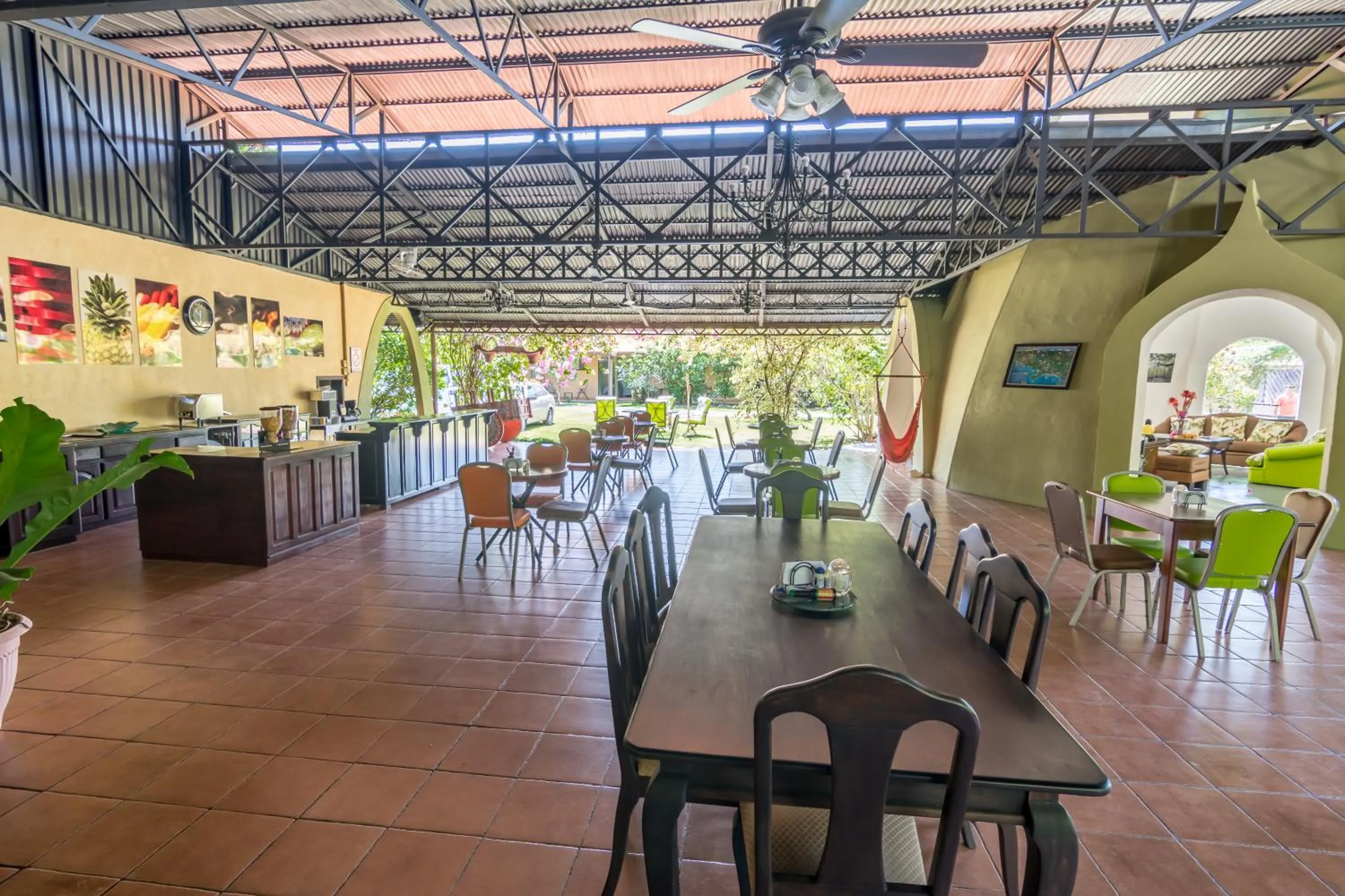 Restaurant/places to eat in Kayak Lodge