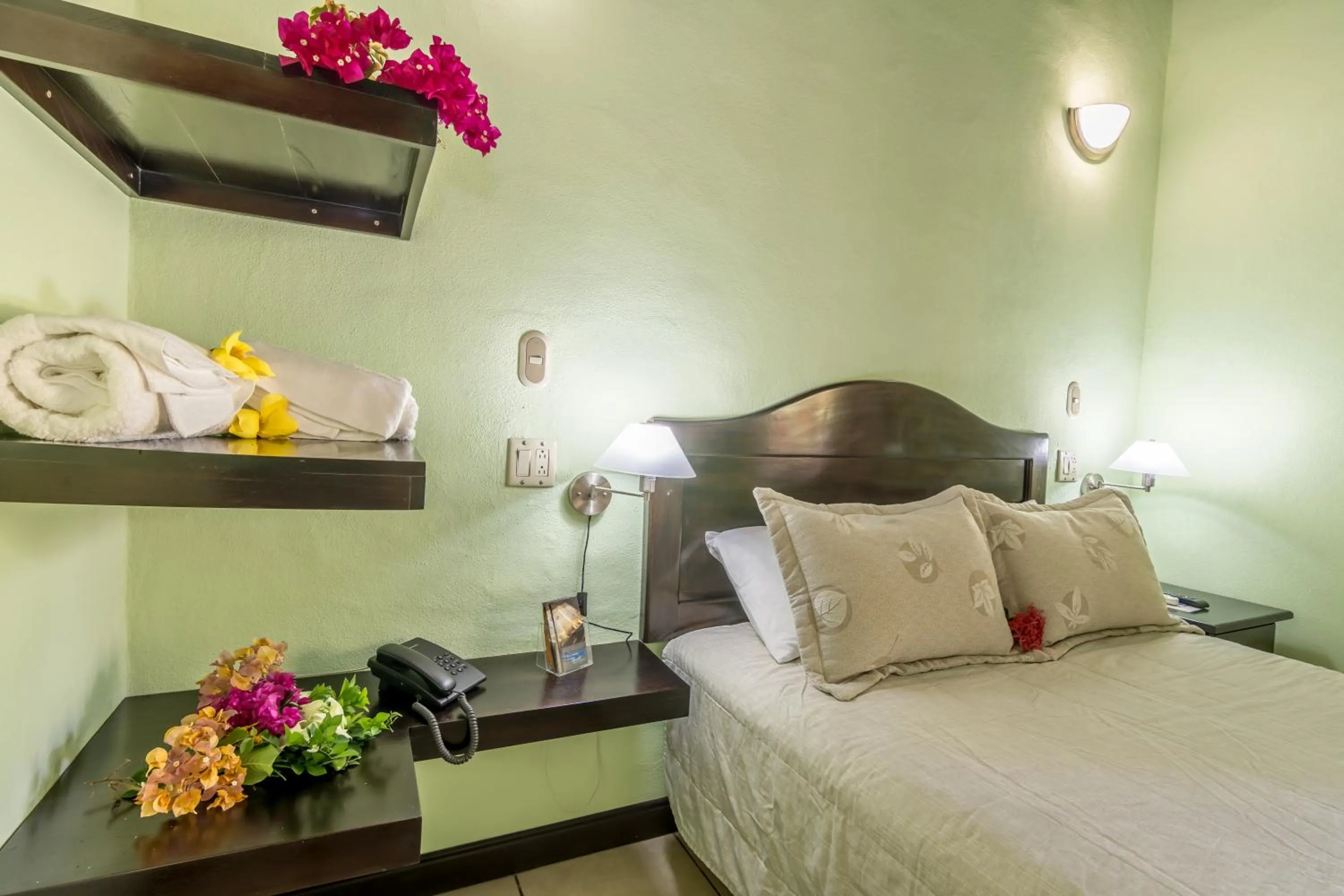 Bedroom, Bed in Kayak Lodge