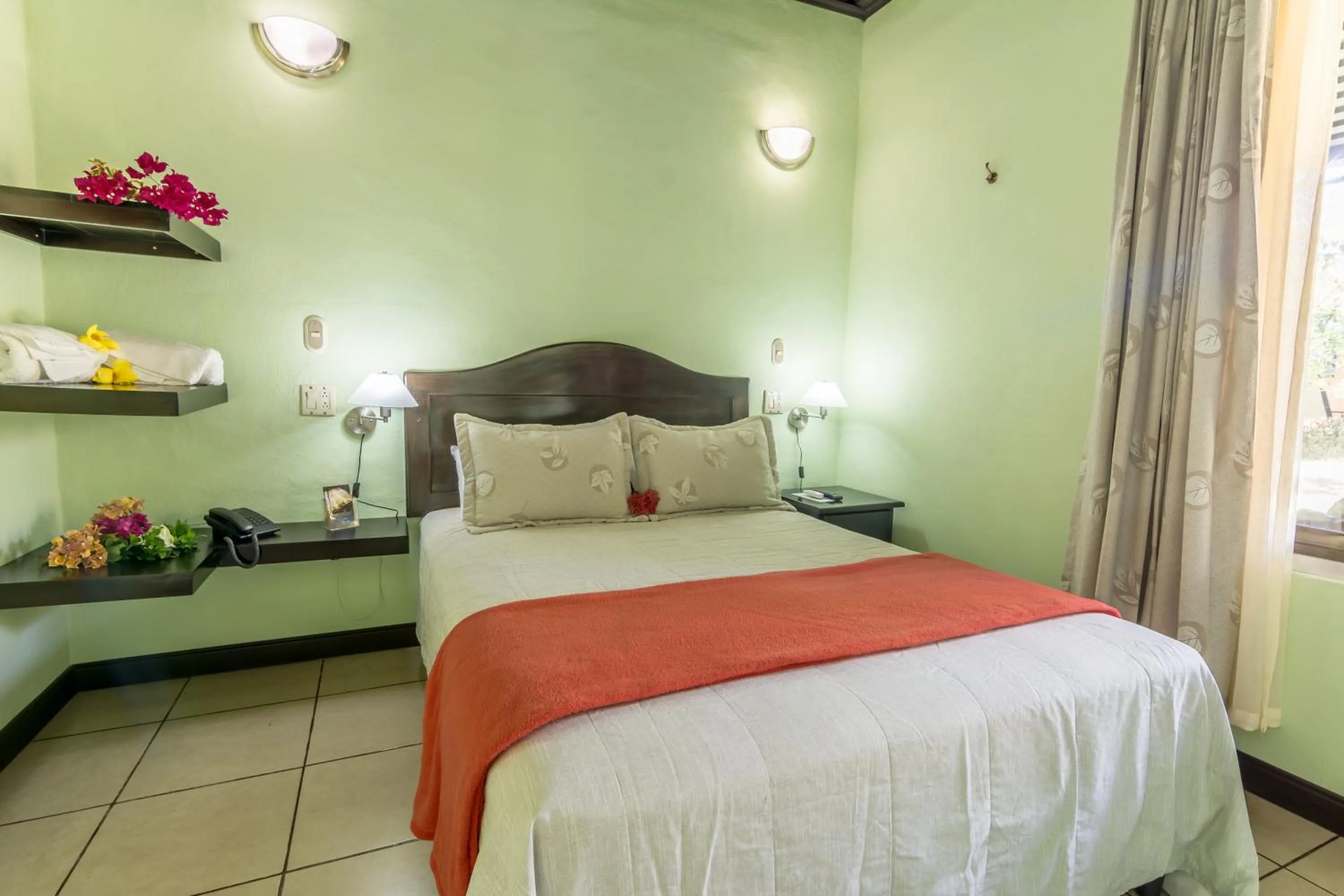 Bedroom, Bed in Kayak Lodge