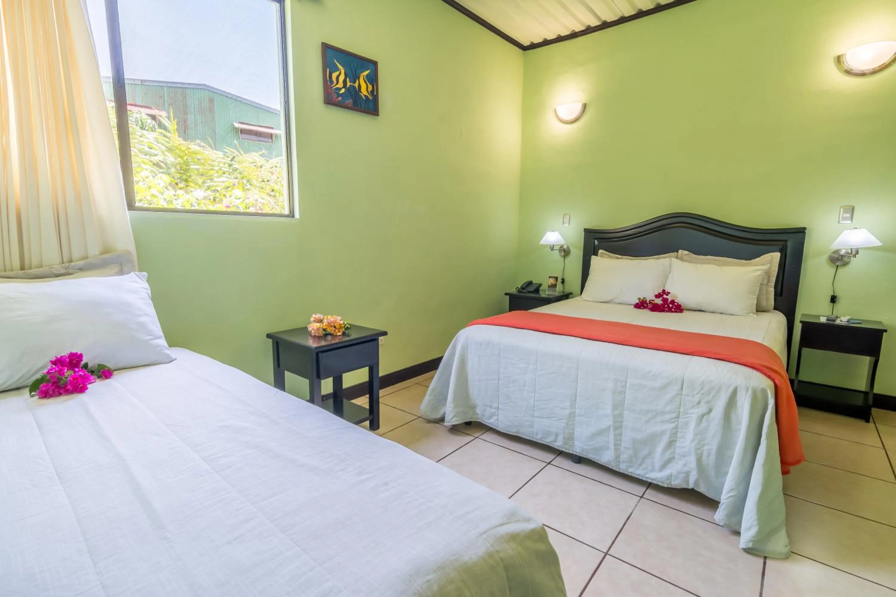 Bedroom, Bed in Kayak Lodge