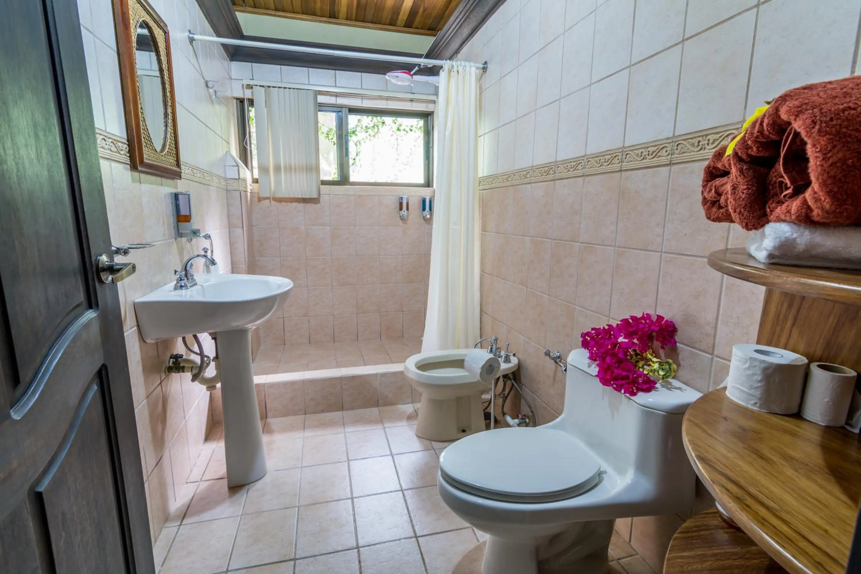 Shower in Kayak Lodge
