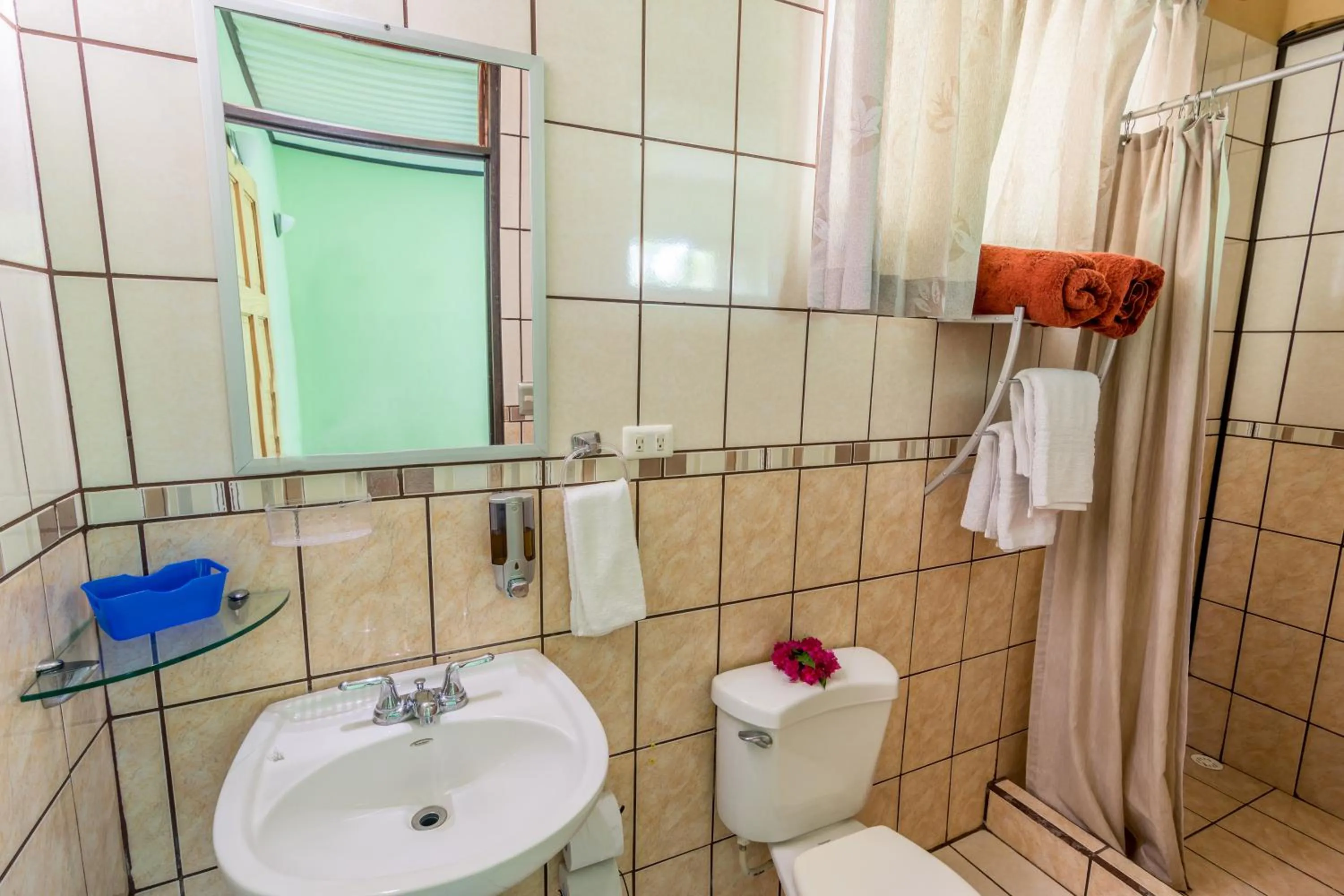 Bathroom in Kayak Lodge