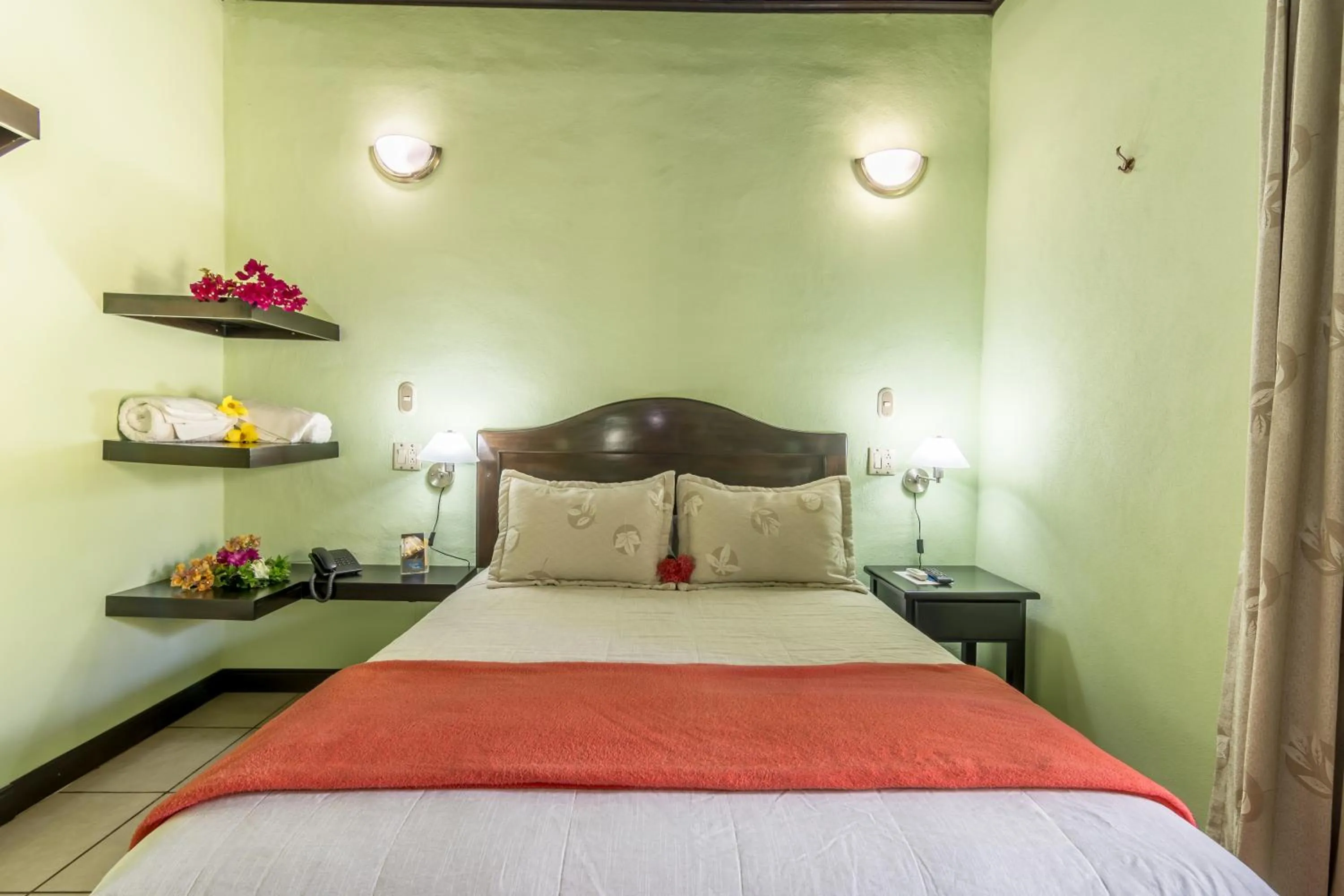 Bedroom, Bed in Kayak Lodge