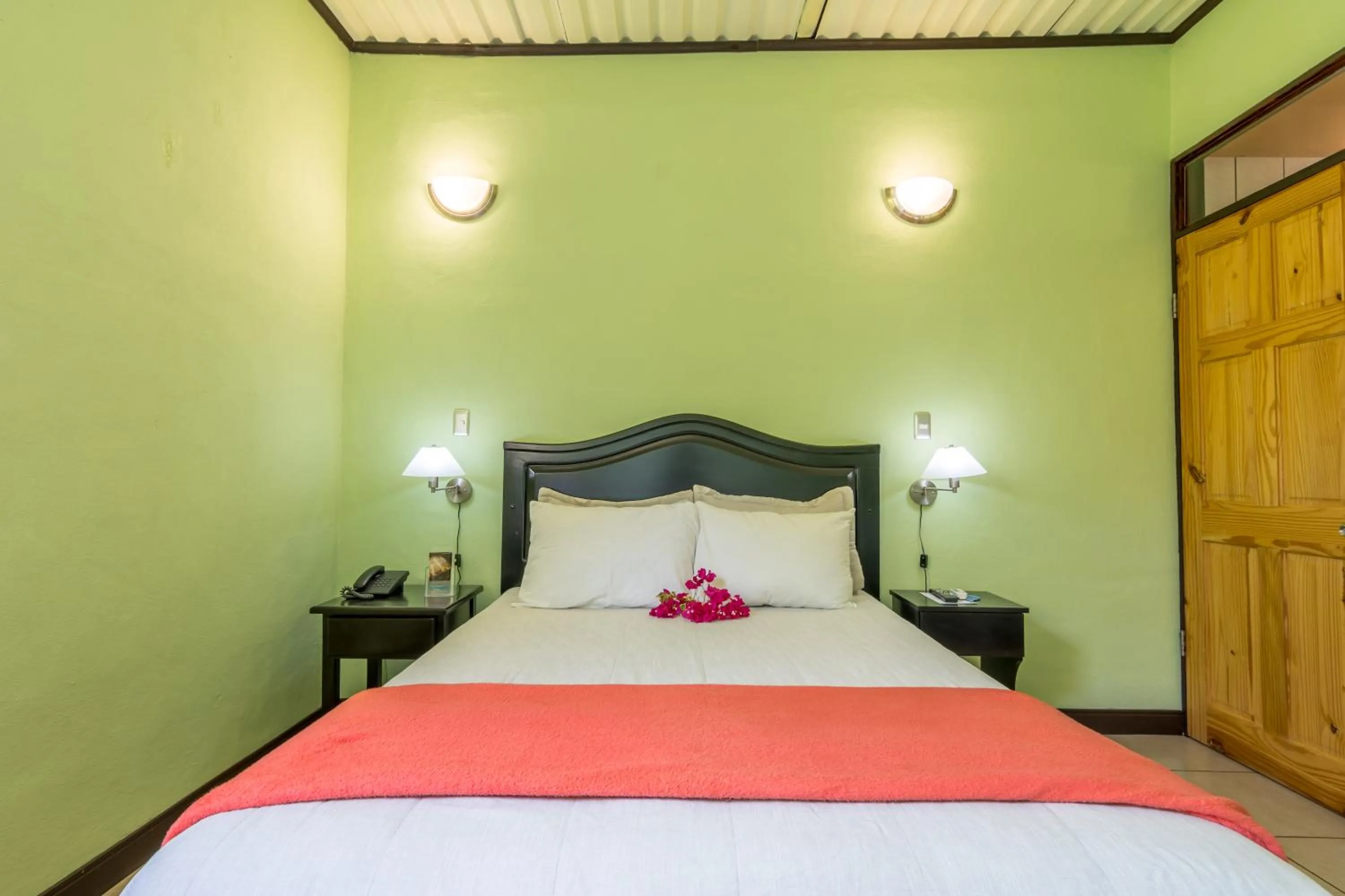 Bedroom, Bed in Kayak Lodge