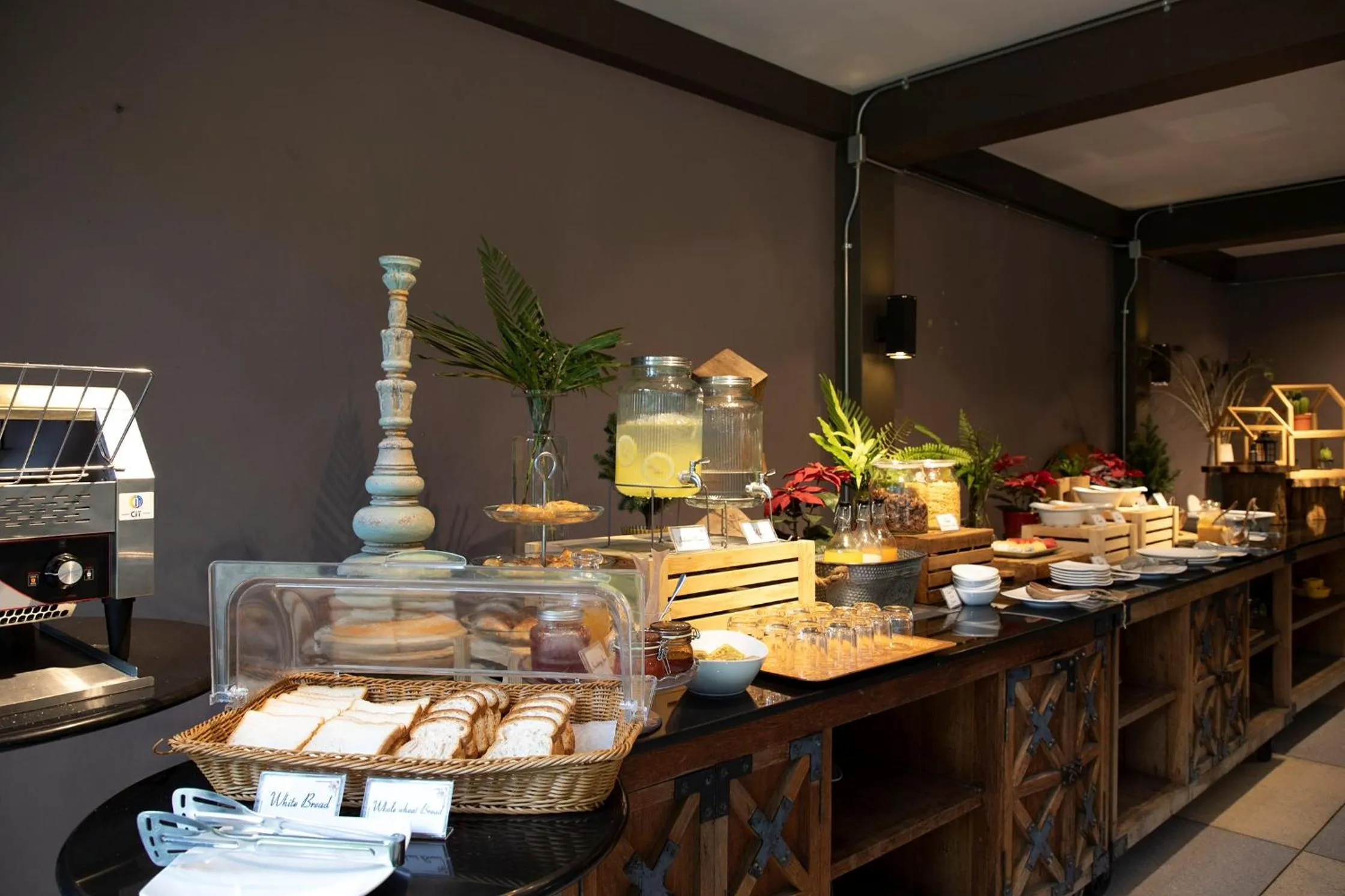 Restaurant/places to eat in The Leela Resort & Spa Pattaya