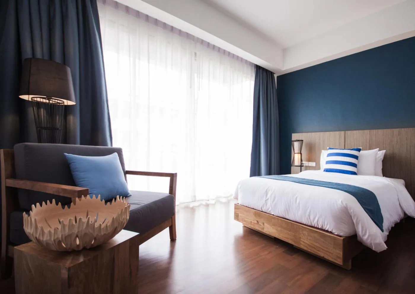 Seating area, Bed in The Leela Resort & Spa Pattaya