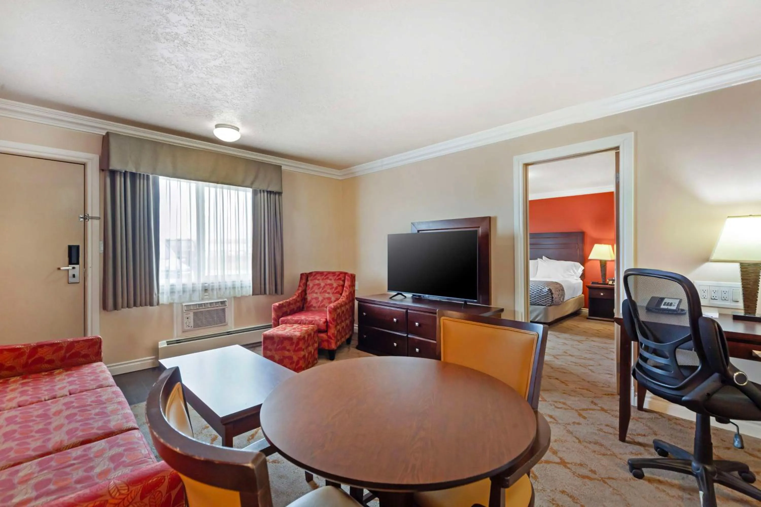 Bedroom in Best Western PLUS Mirage Hotel and Resort