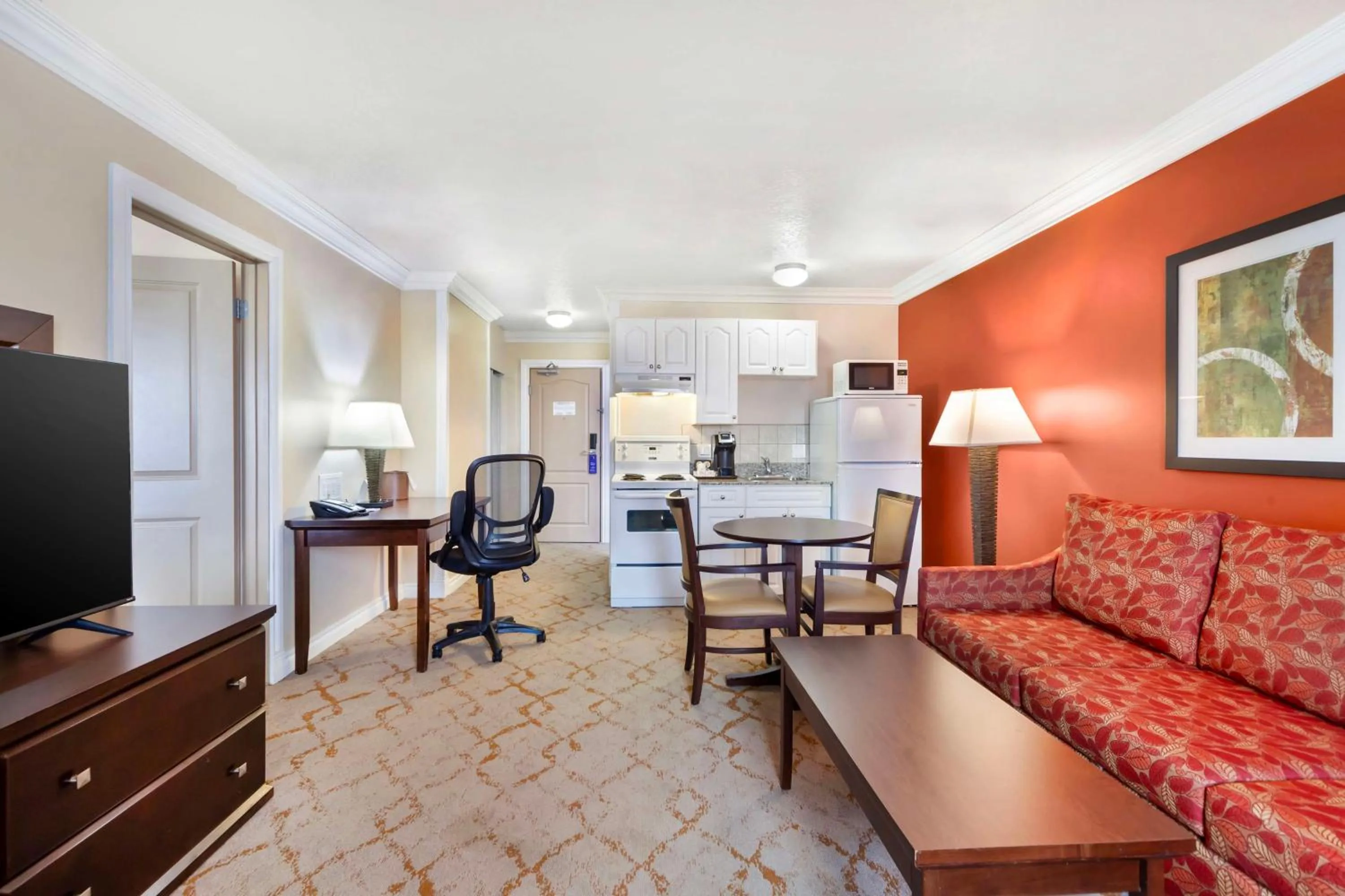 Bedroom in Best Western PLUS Mirage Hotel and Resort