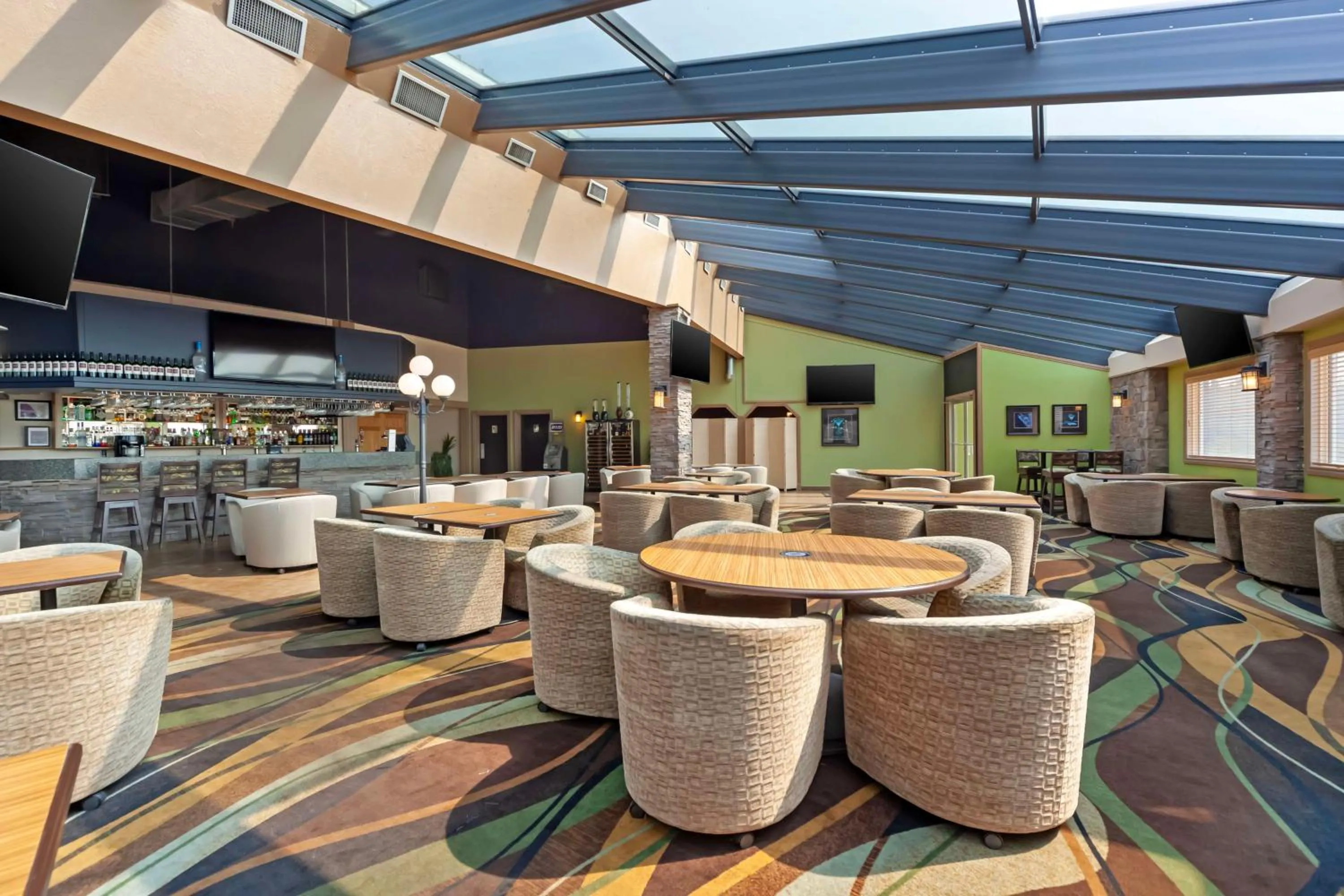 Property building in Best Western PLUS Mirage Hotel and Resort