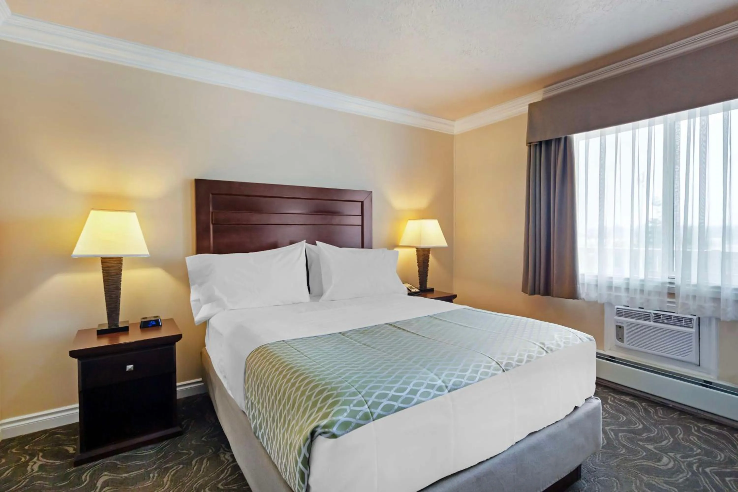 Bedroom, Bed in Best Western PLUS Mirage Hotel and Resort