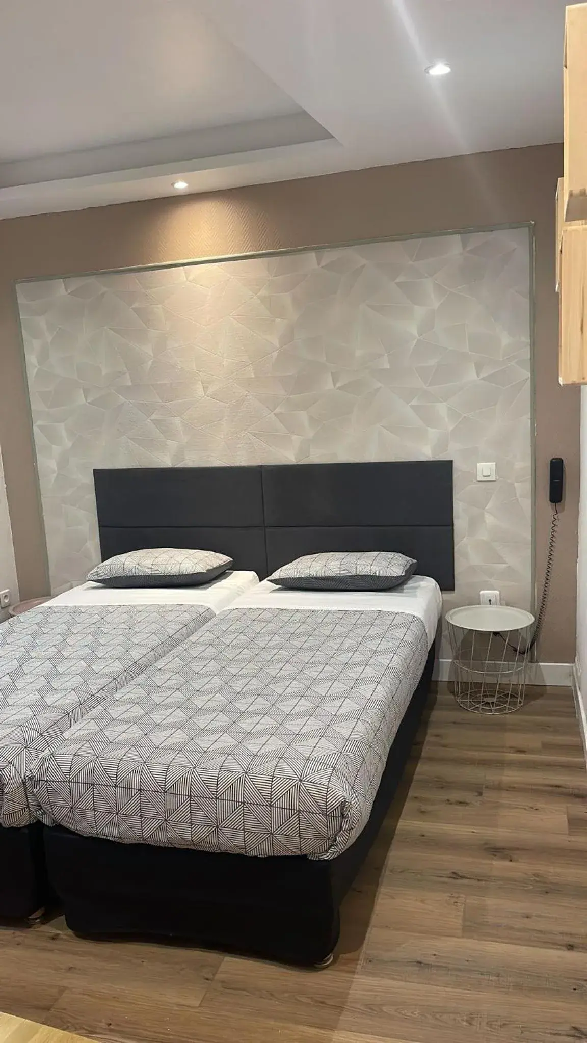 Twin Room in Hôtel de l'Europe Twin Room in Hôtel de l'Europe