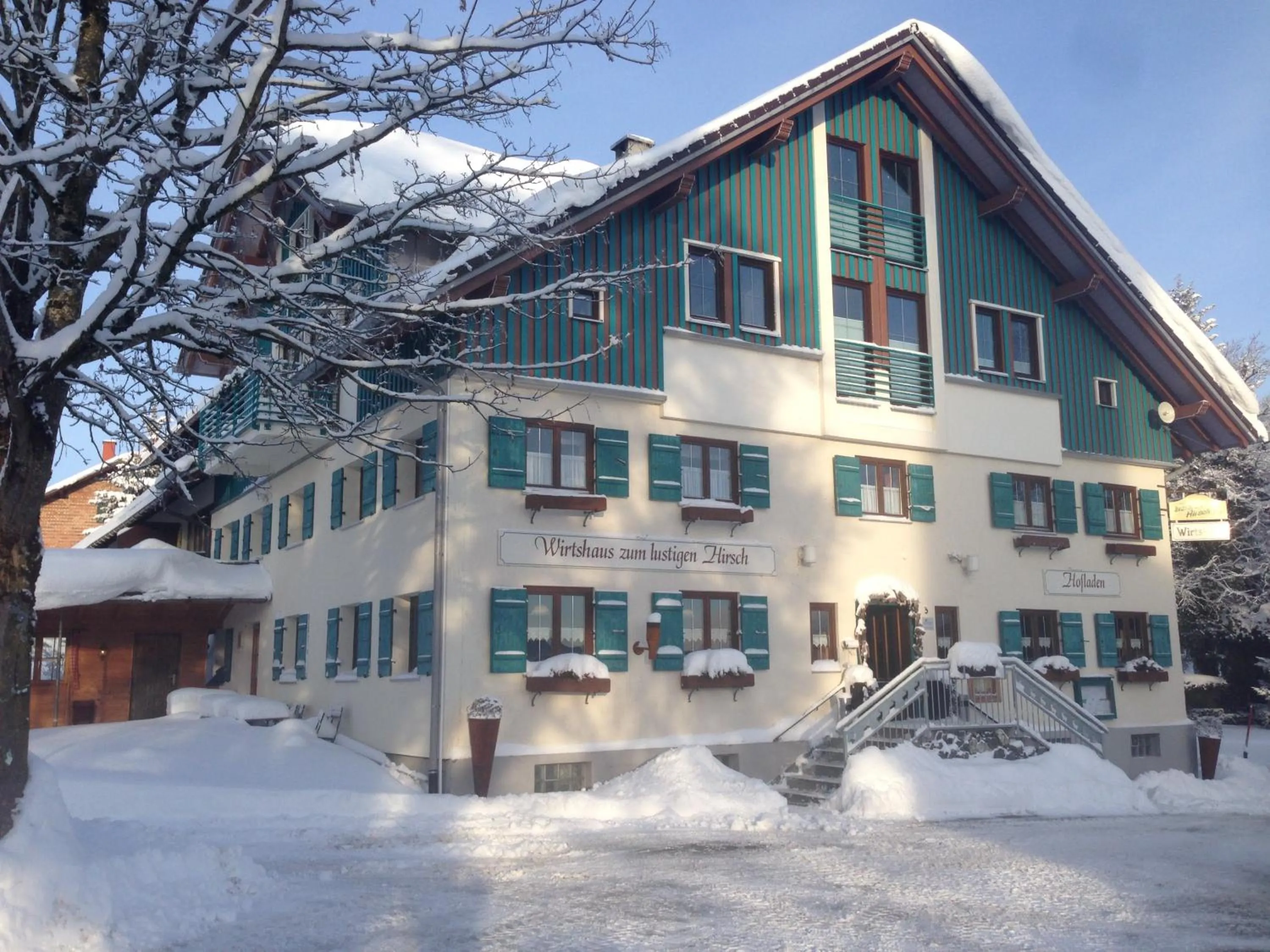 Facade/entrance in lustiger Hirsch