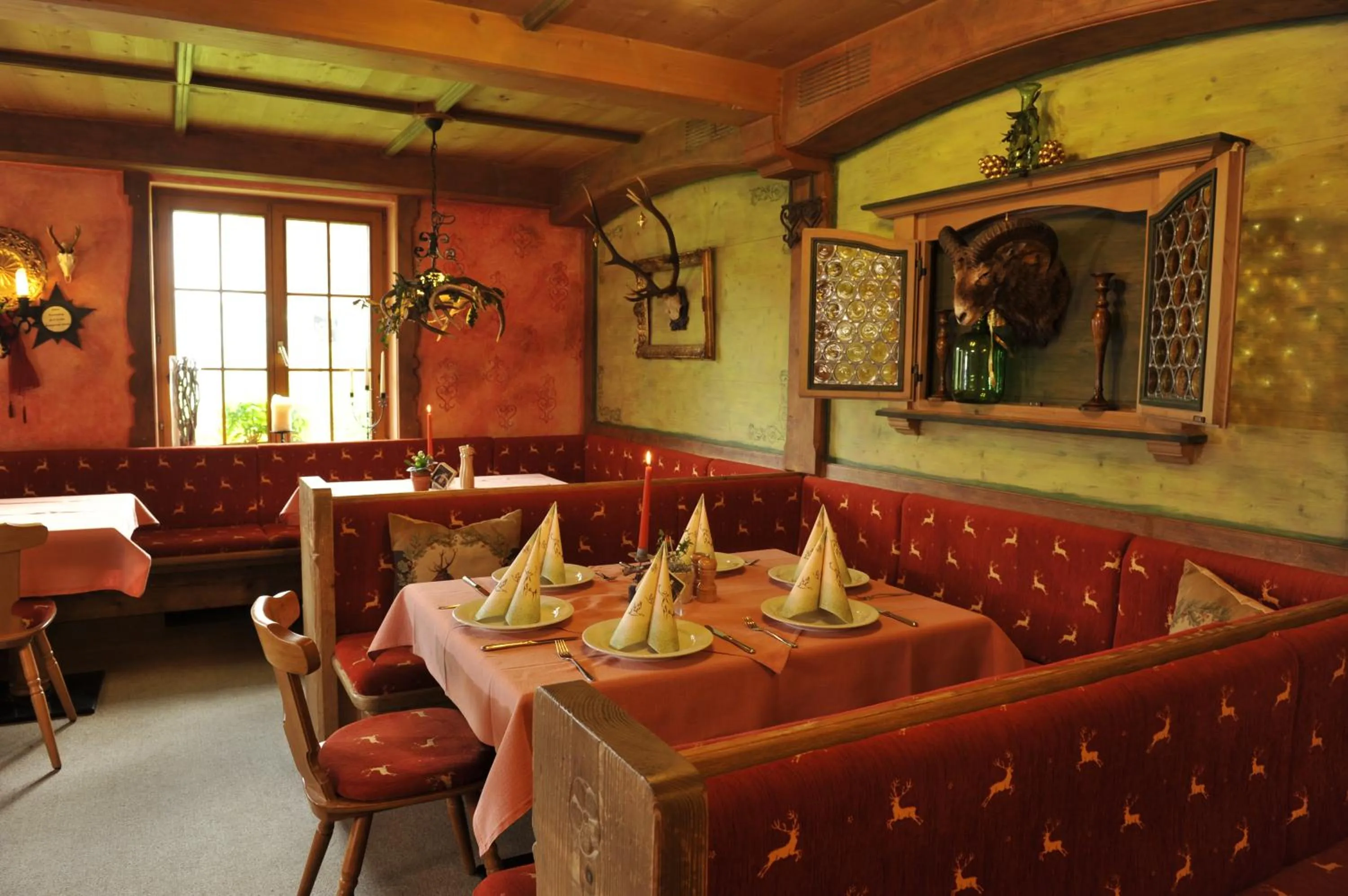 Restaurant/places to eat in lustiger Hirsch
