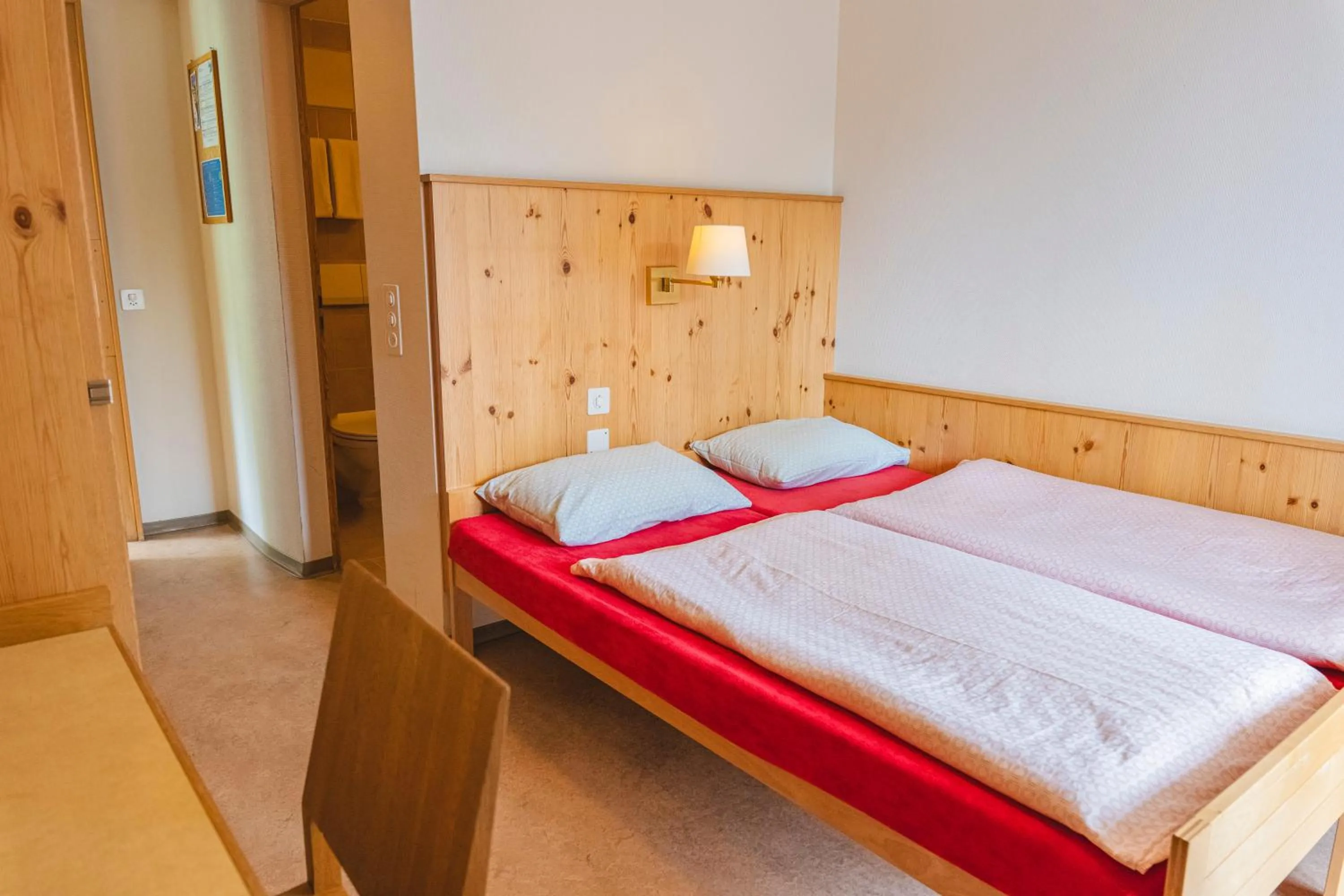Photo of the whole room, Bed in Davos Youth Hostel