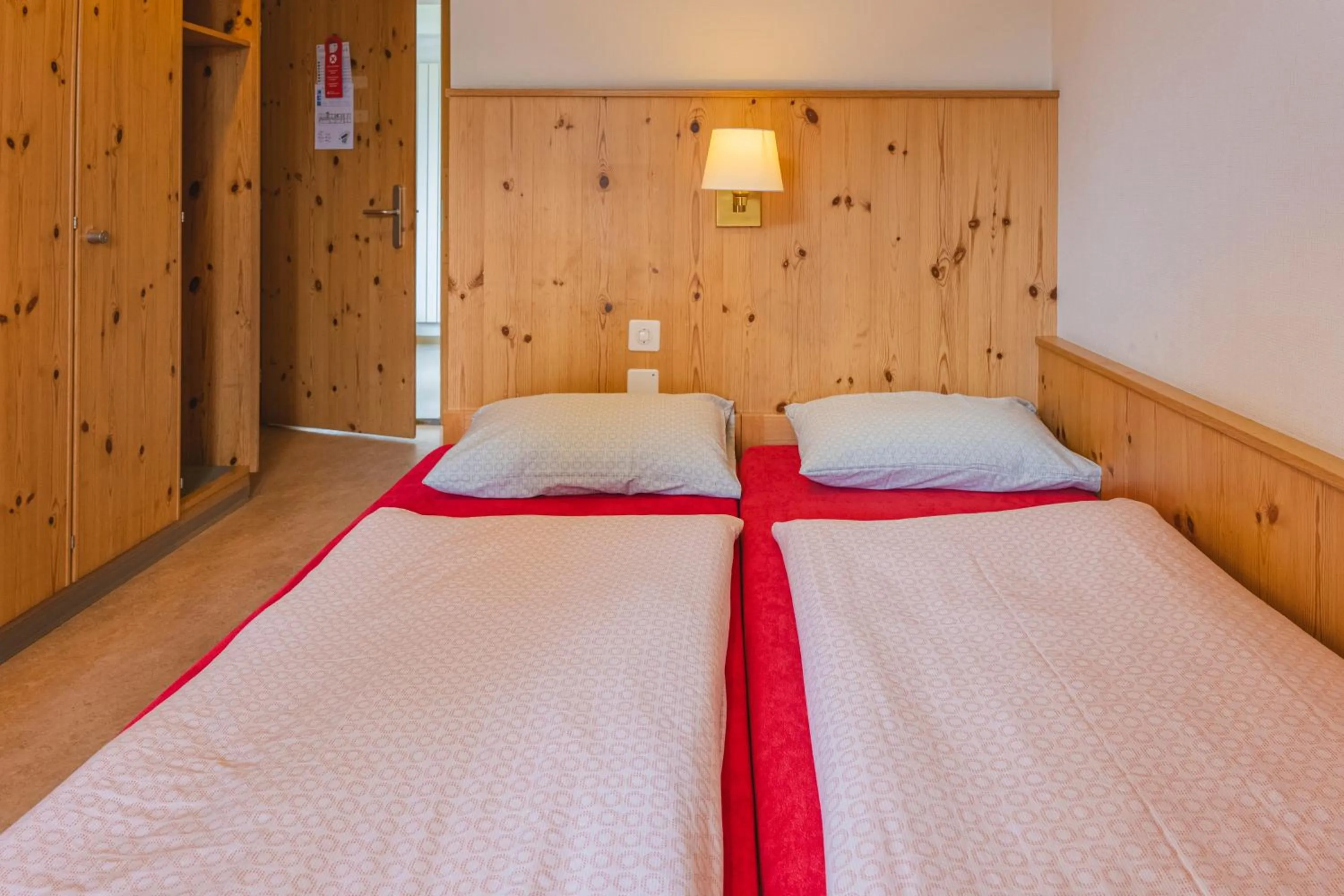 Photo of the whole room, Bed in Davos Youth Hostel