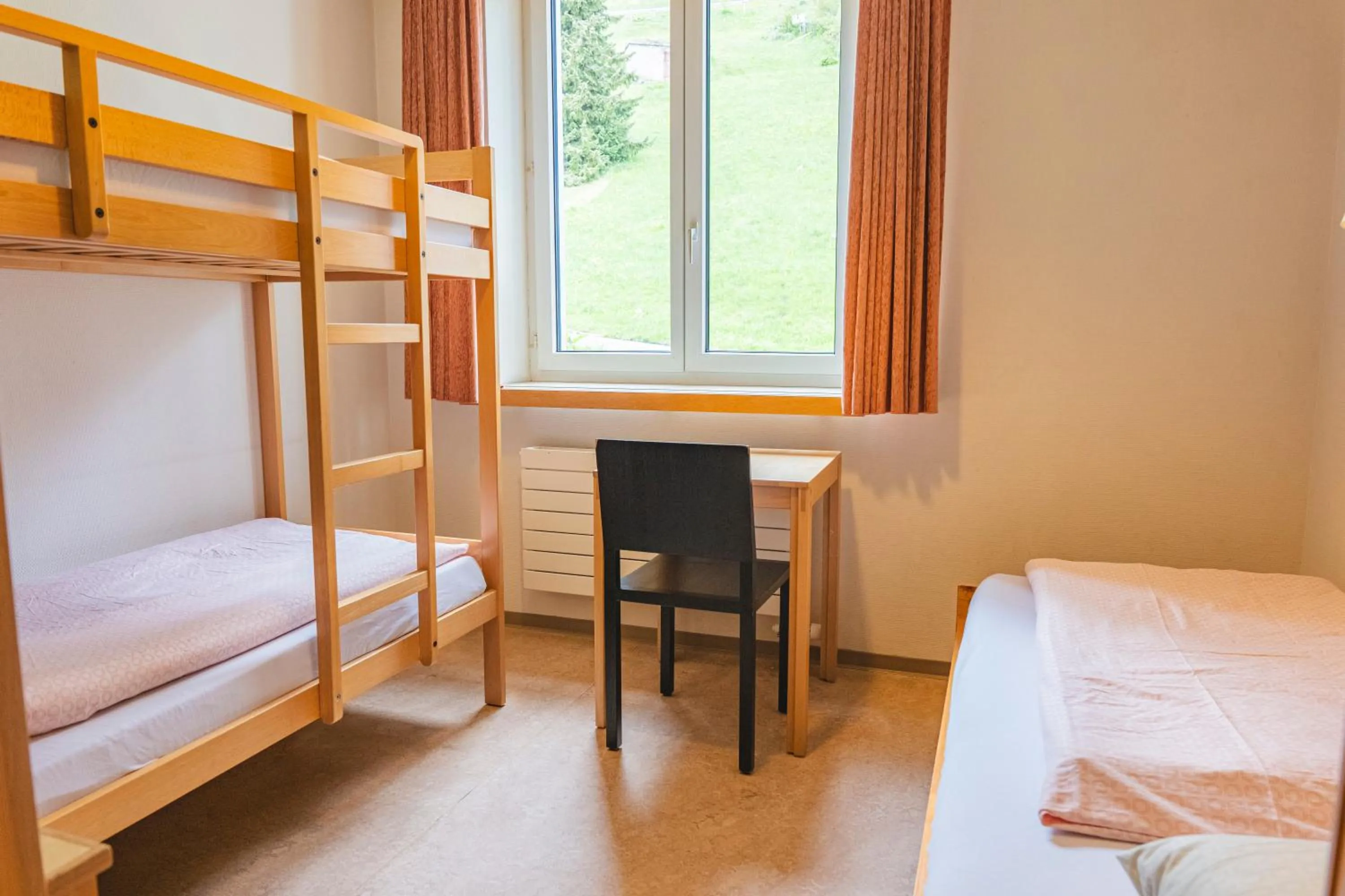 Photo of the whole room, Bed in Davos Youth Hostel