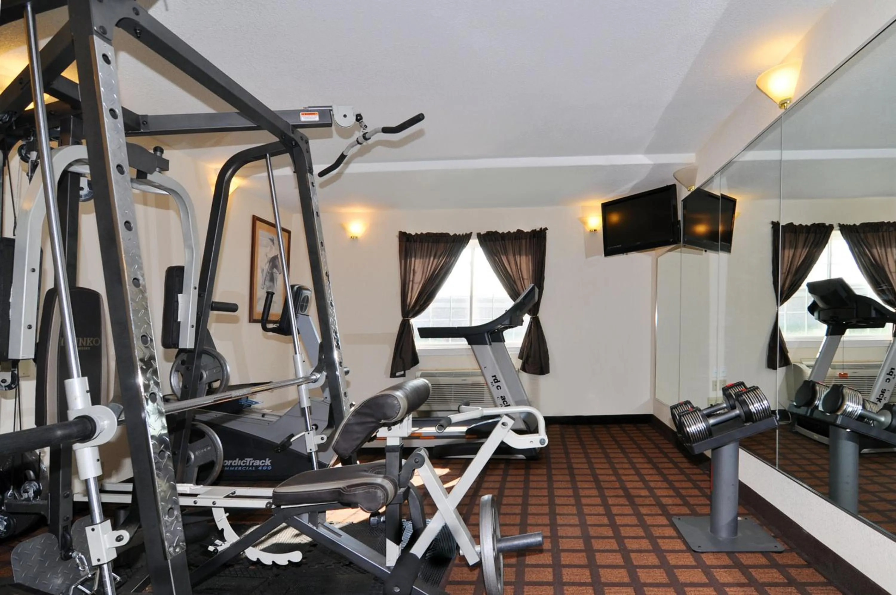 Fitness centre/facilities in Super 8 by Wyndham Beaumont I-10 College St