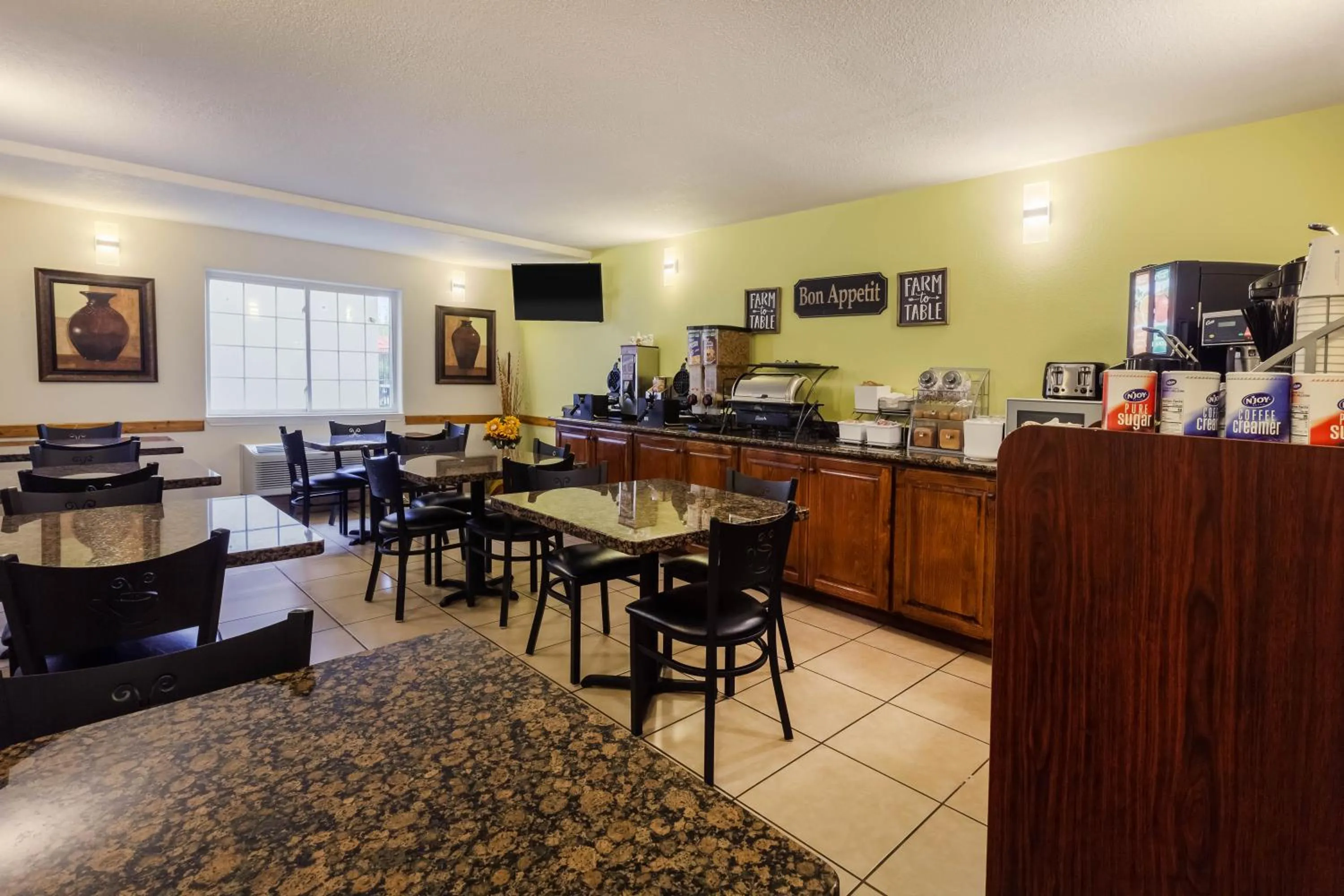 Breakfast in Super 8 by Wyndham Beaumont I-10 College St