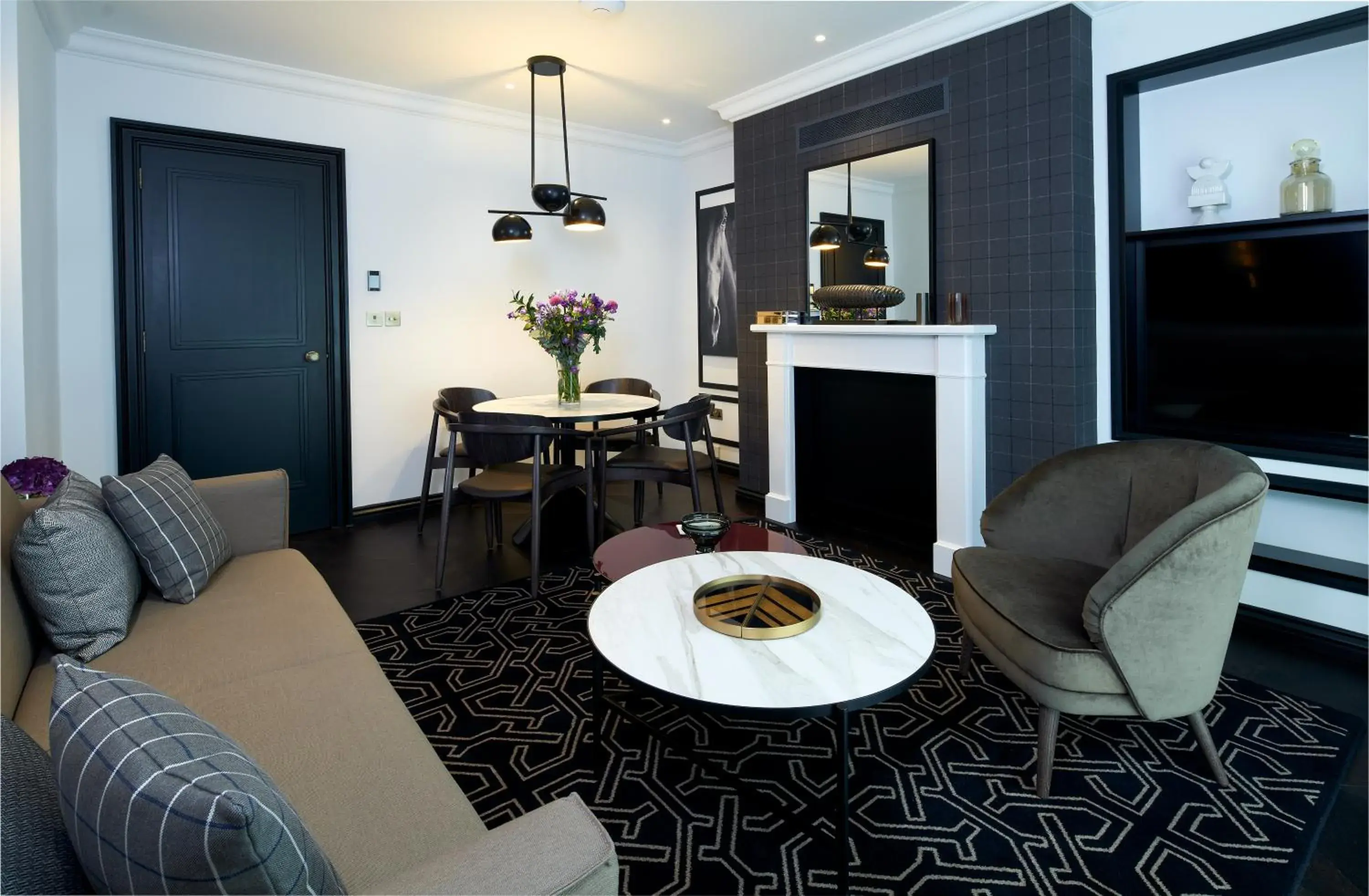 Luxury Two Bedroom Apartment in Lexham Gardens by Cheval Maison Luxury Two Bedroom Apartment in Lexham Gardens by Cheval Maison