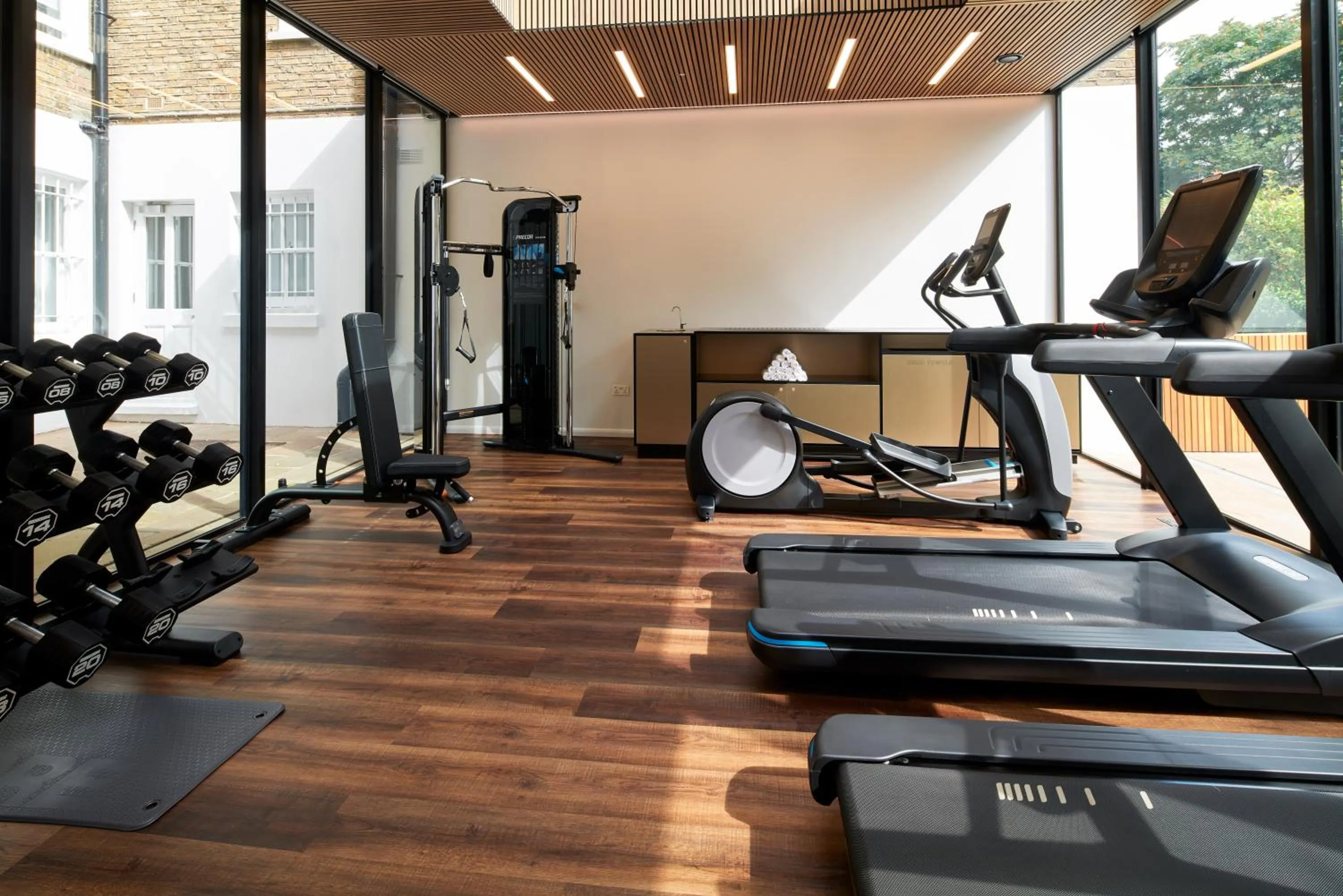 Fitness centre/facilities in Lexham Gardens by Cheval Maison