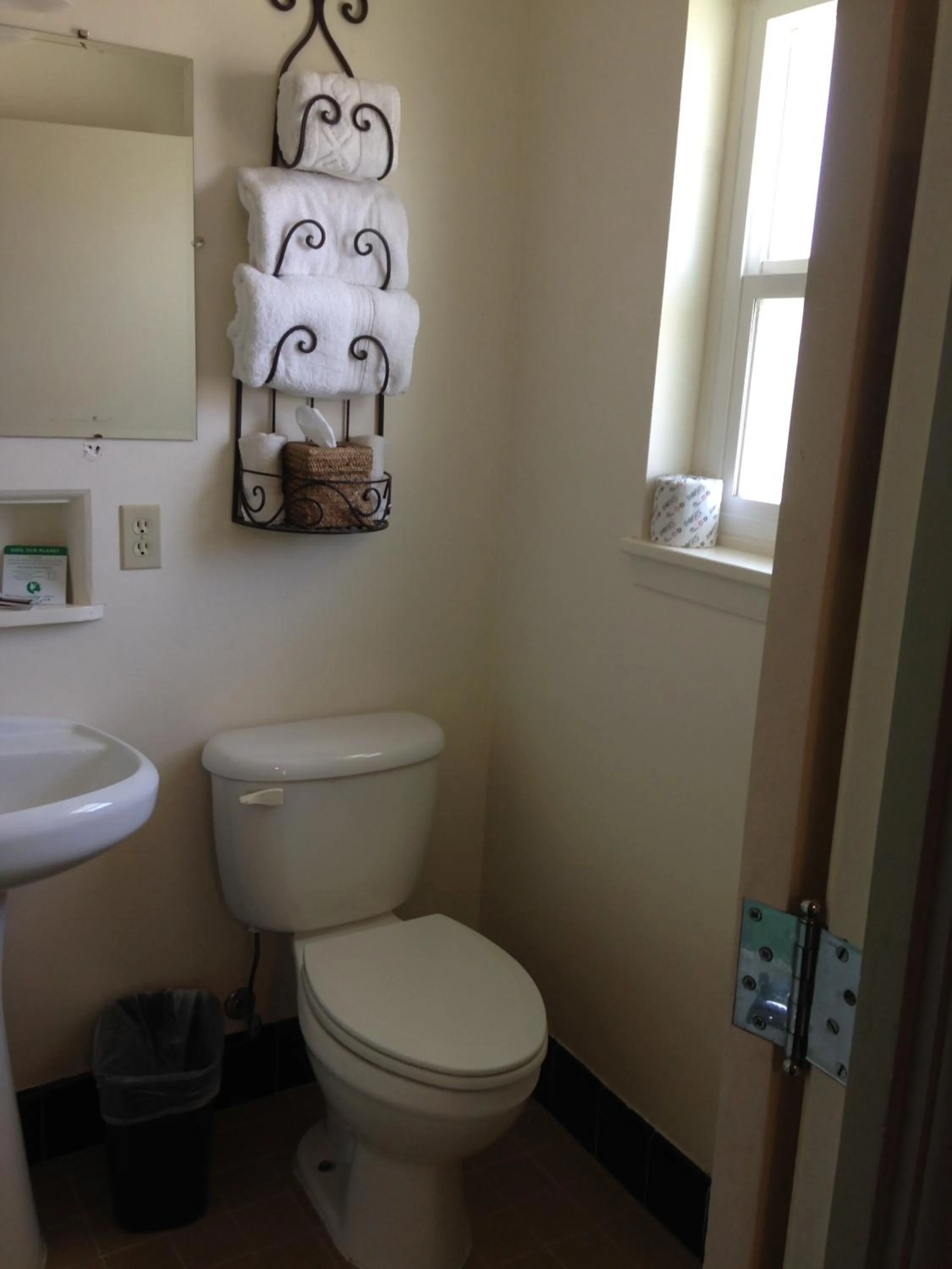 Toilet in Rugged Country Lodge
