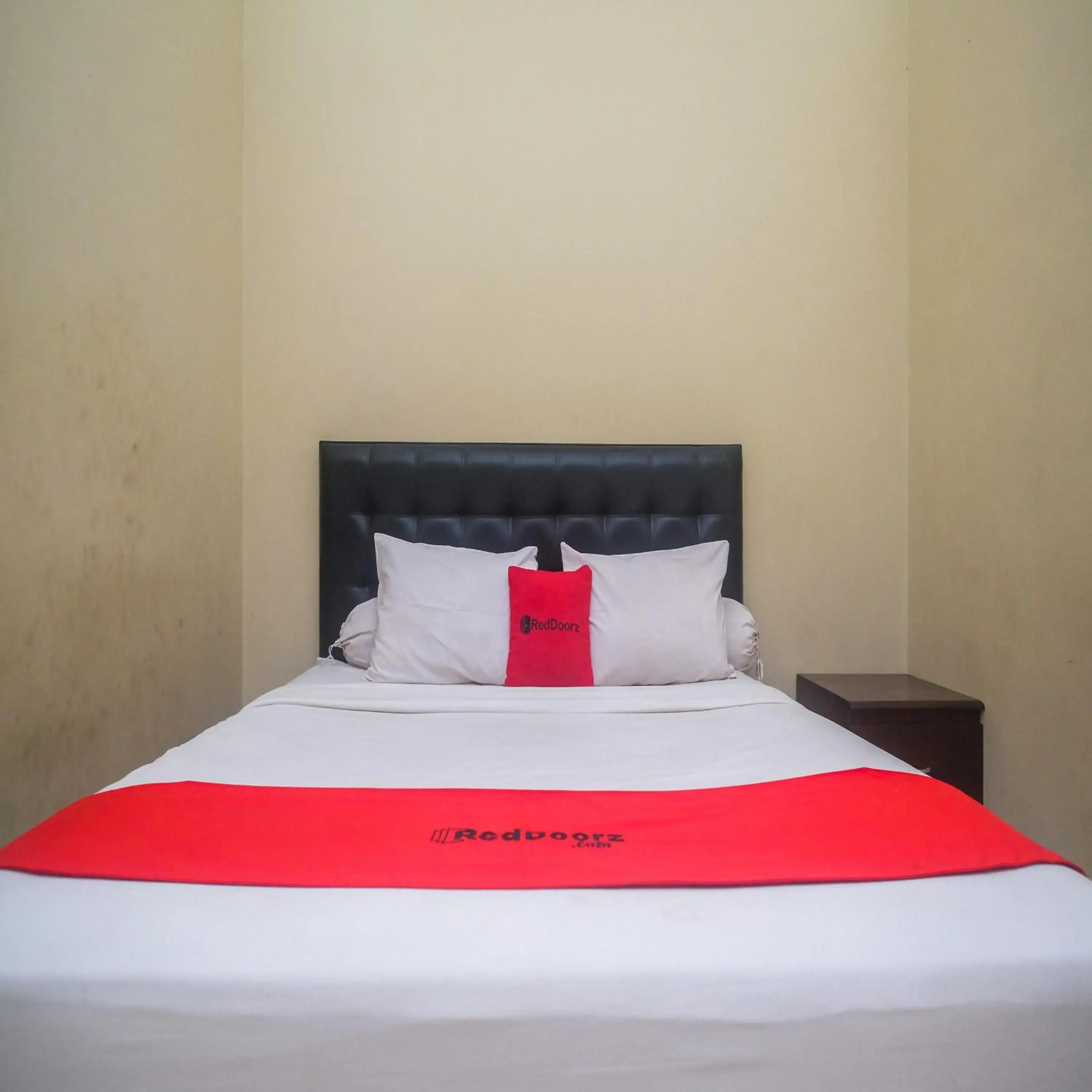 Standard Double Room in RedDoorz Plus @ Timoho Standard Double Room in RedDoorz Plus @ Timoho