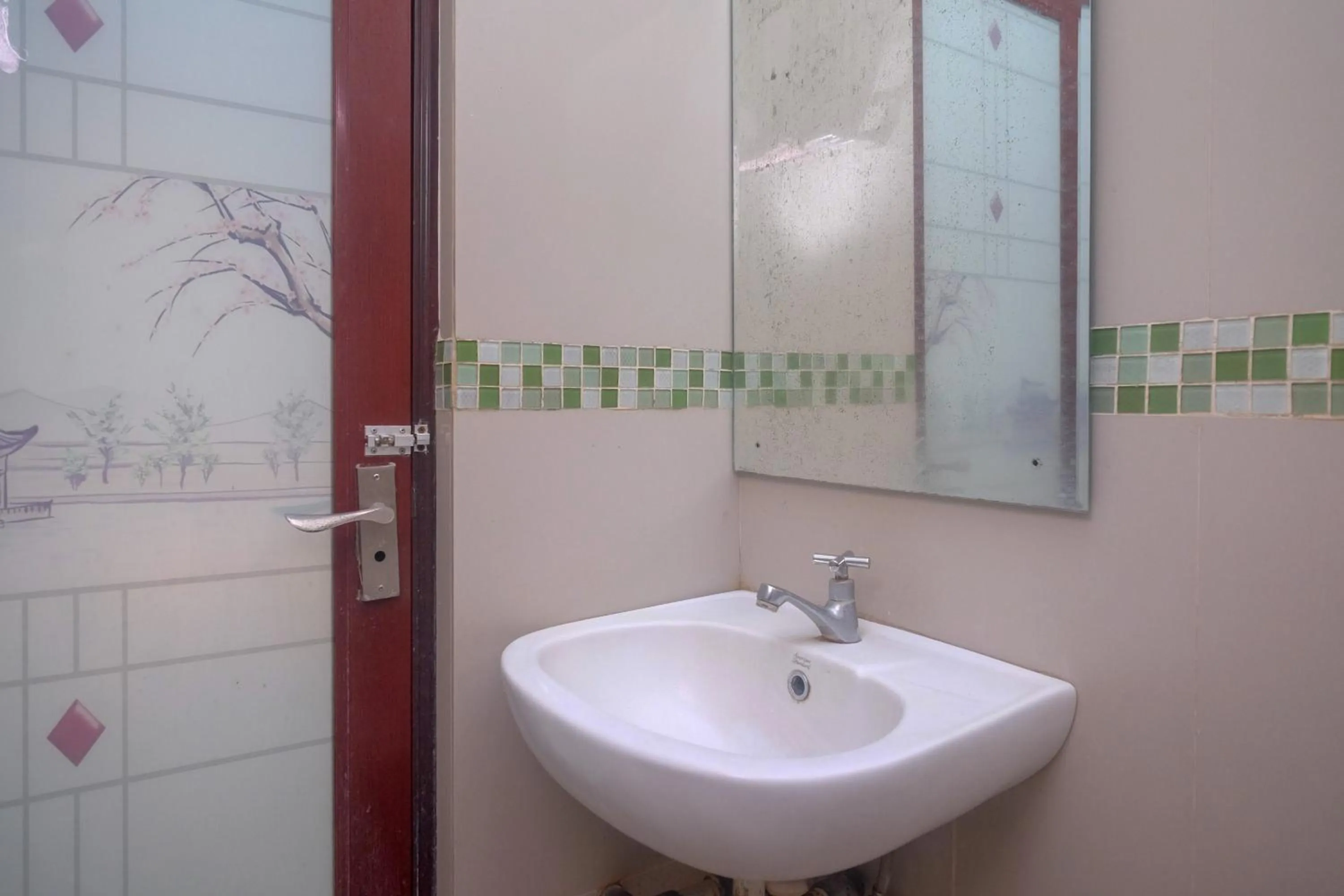 Bathroom in RedDoorz Plus @ Timoho