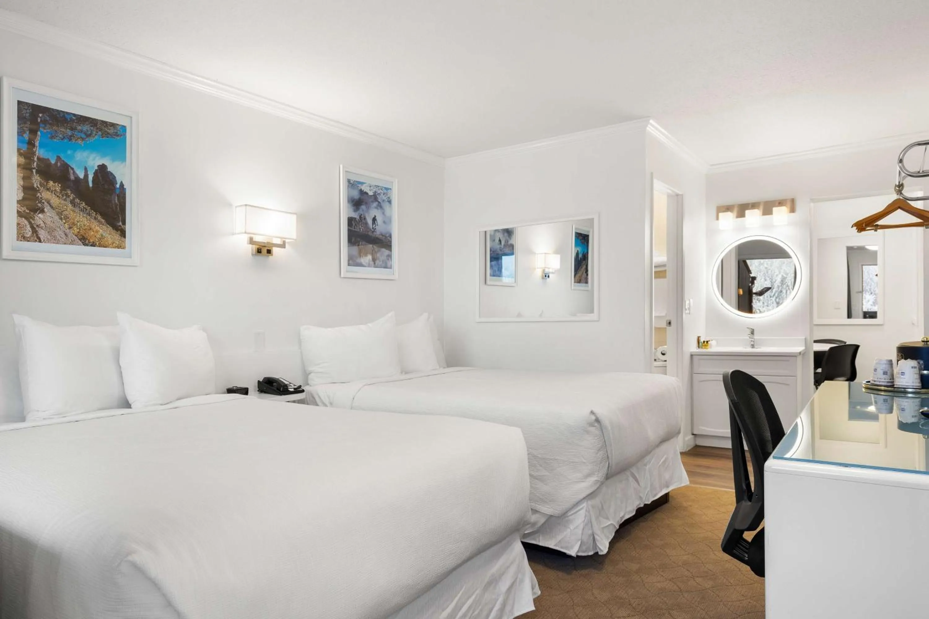 Photo of the whole room, Bed in SureStay Hotel by Best Western Rossland Red Mountain