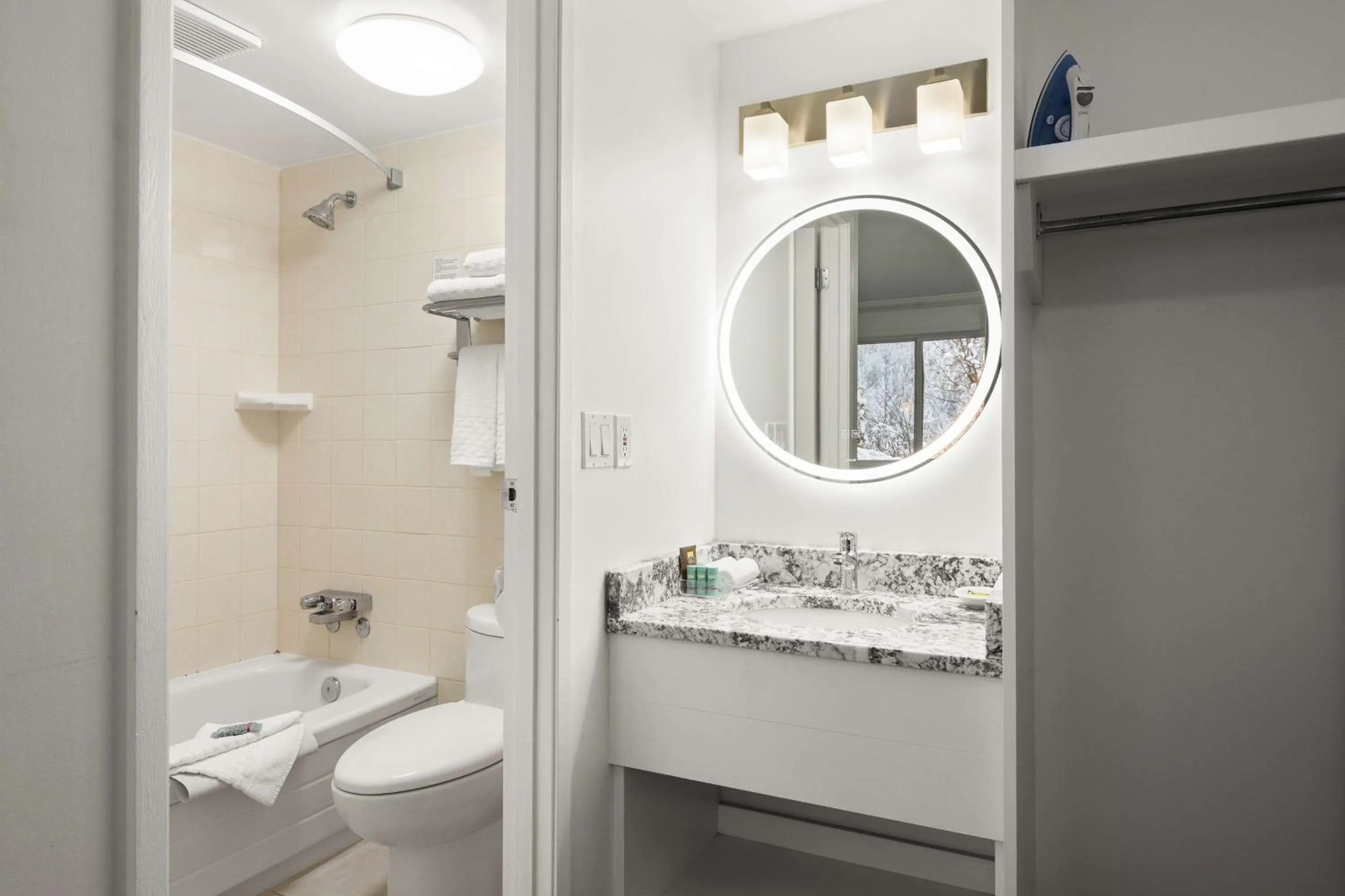 Bathroom in SureStay Hotel by Best Western Rossland Red Mountain