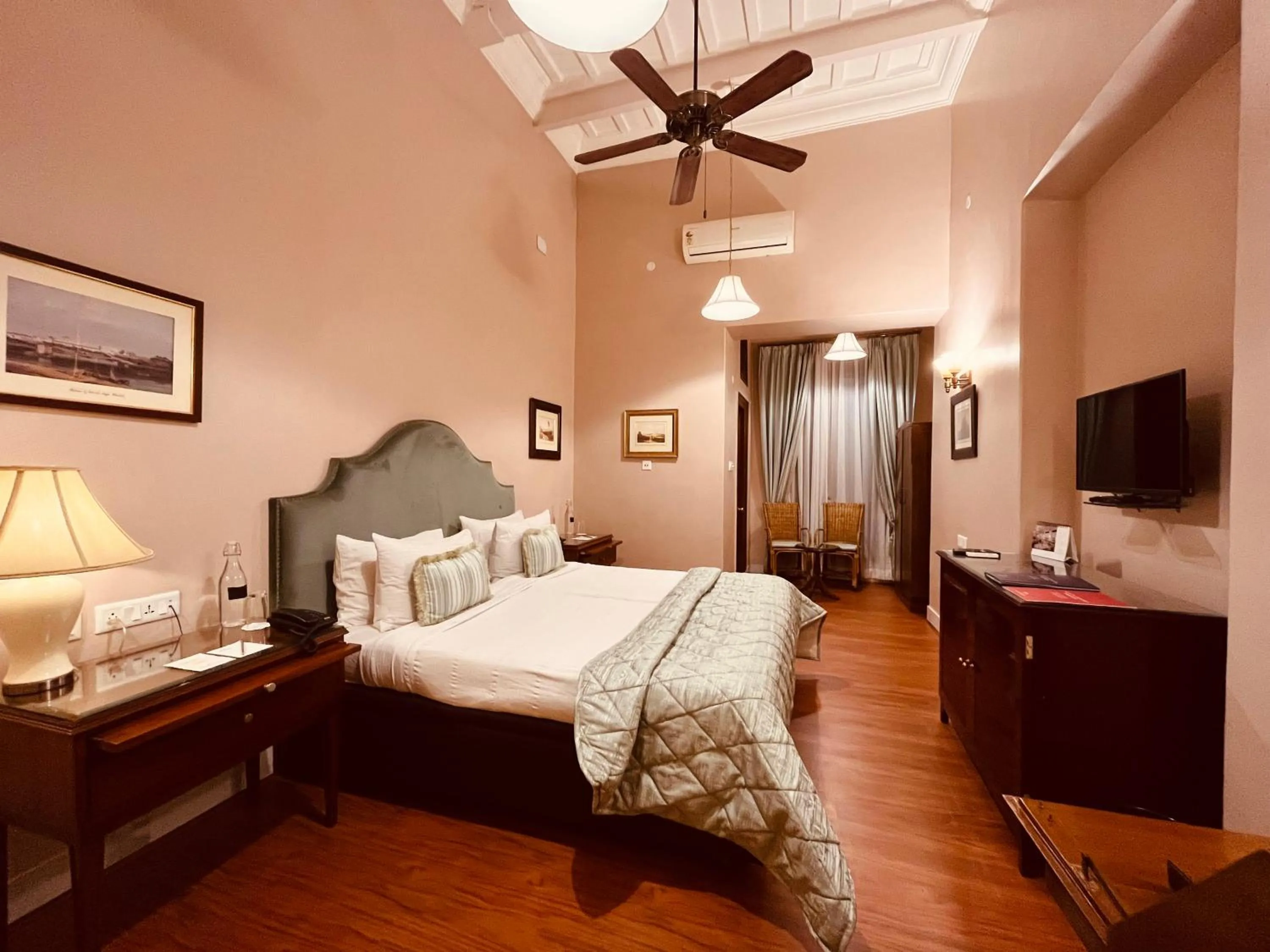 Bed in The Elgin Fairlawn, Kolkata