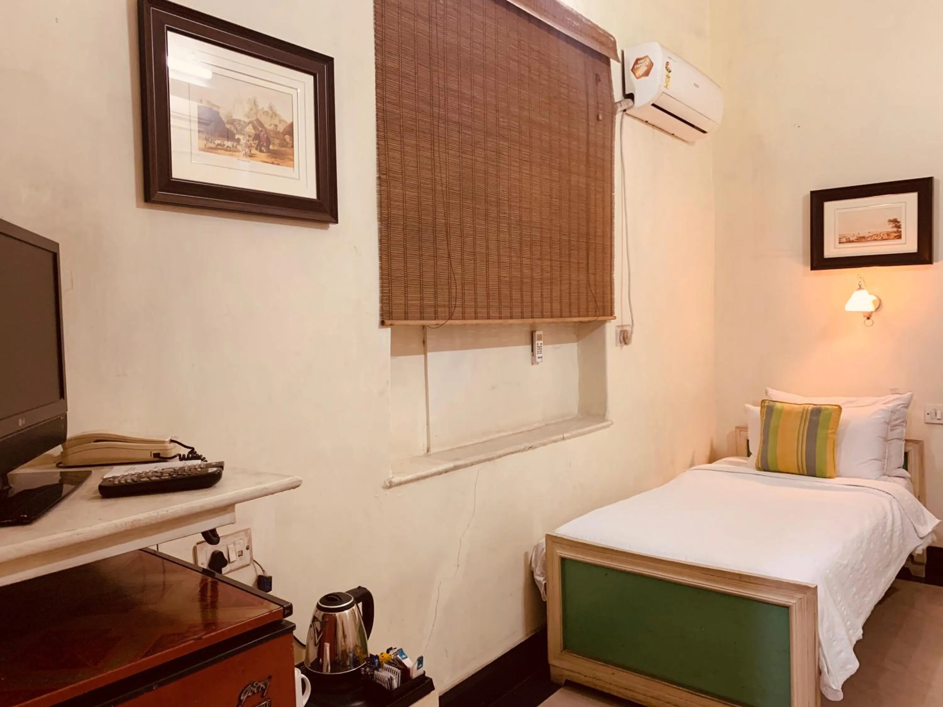 Single Room in The Elgin Fairlawn, Kolkata