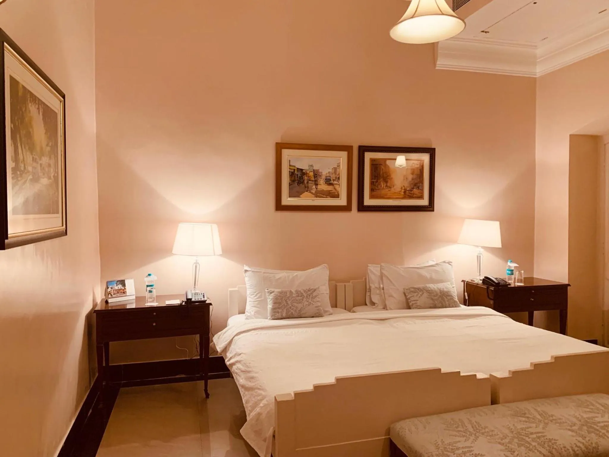 Bed in The Elgin Fairlawn, Kolkata