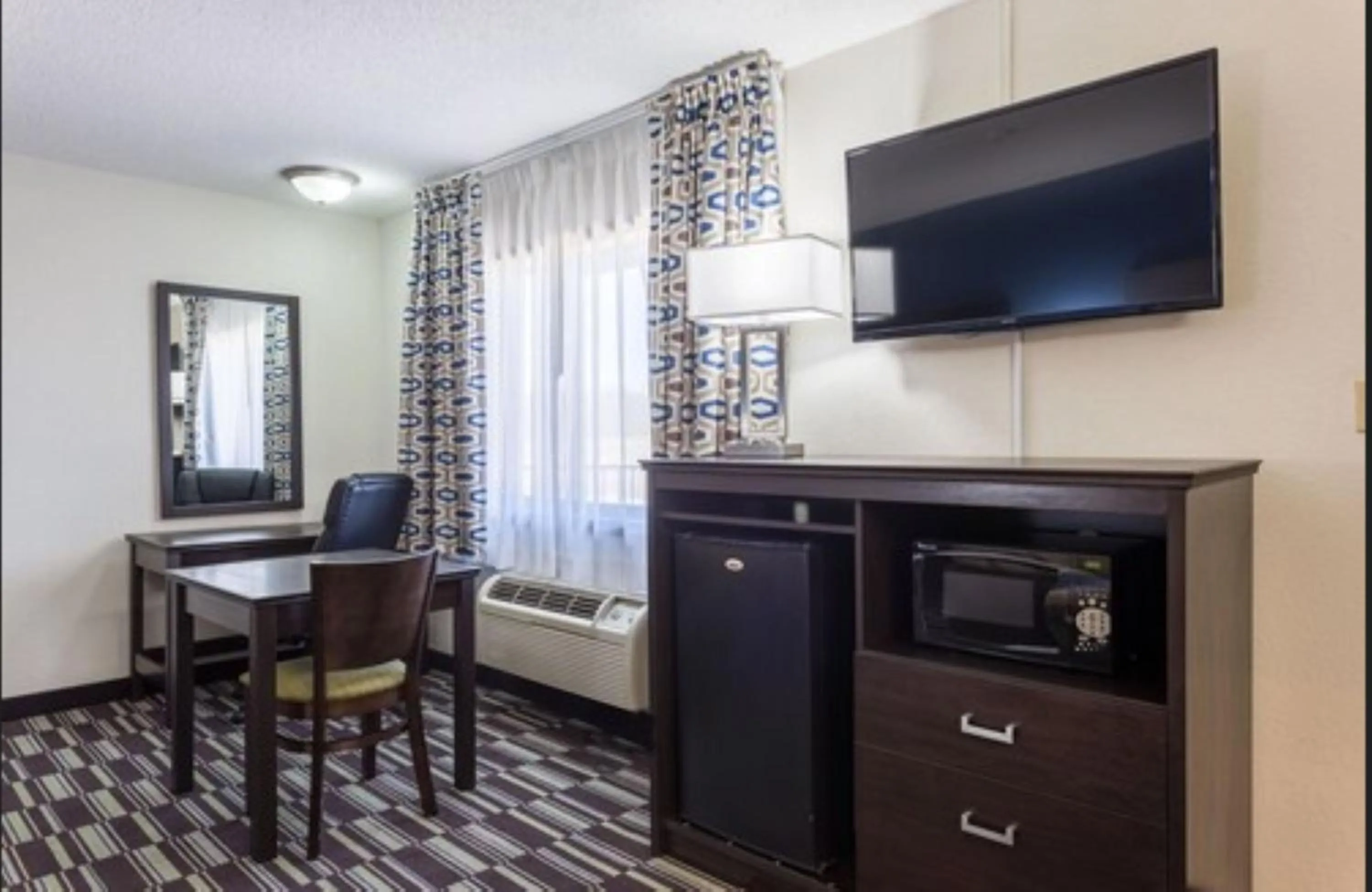 TV and multimedia in Quality Inn Farmington