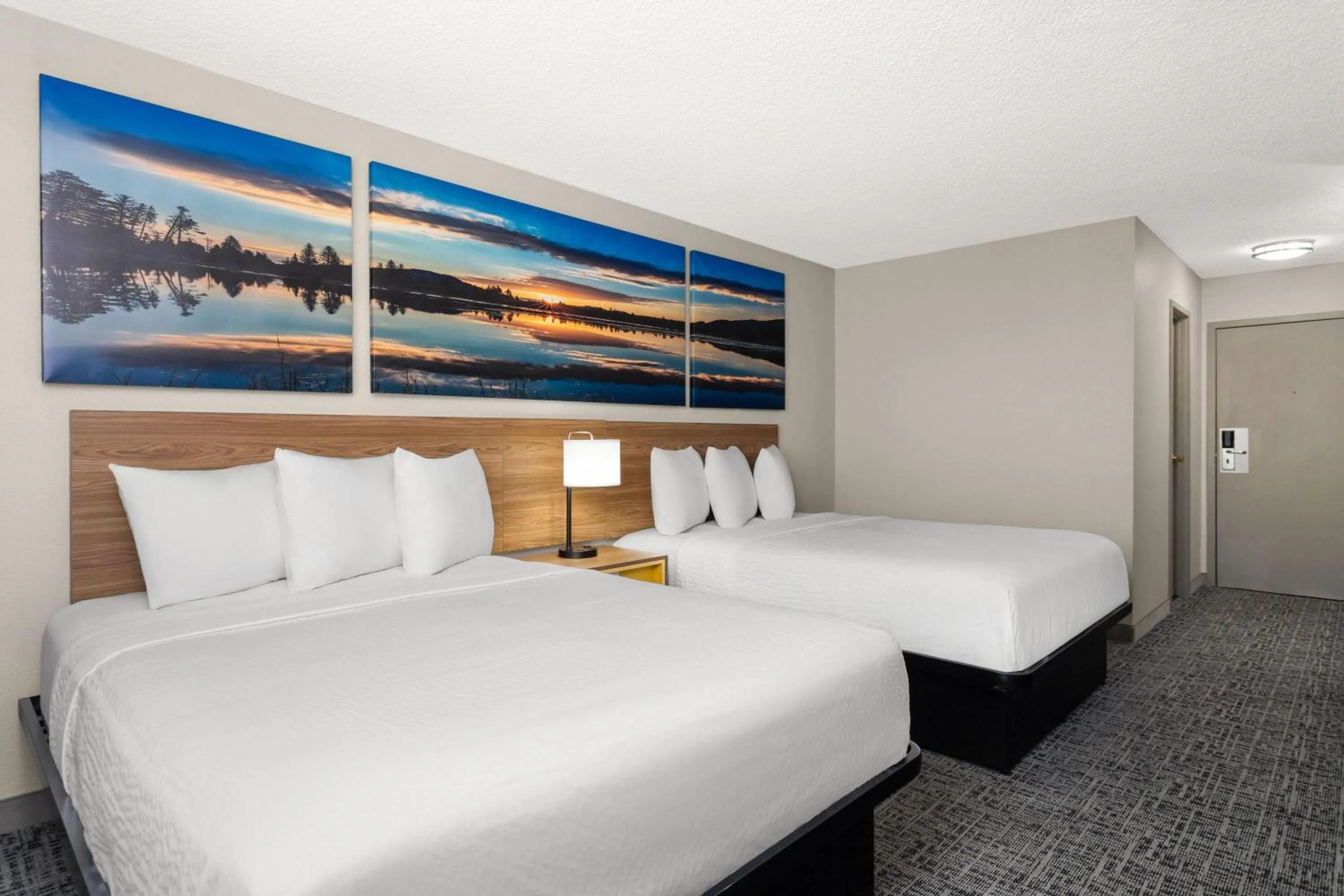 Photo of the whole room, Bed in Days Inn by Wyndham Rawlins