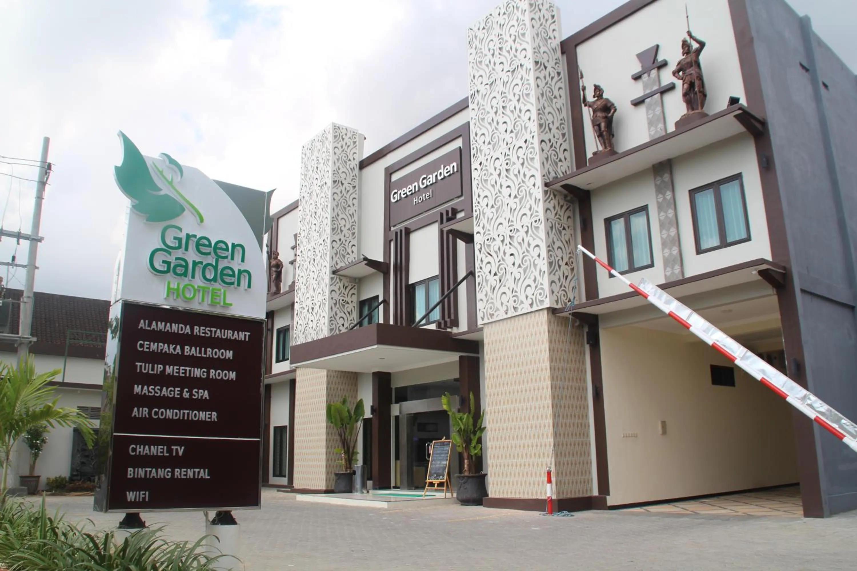Facade/entrance in Green Garden Hotel