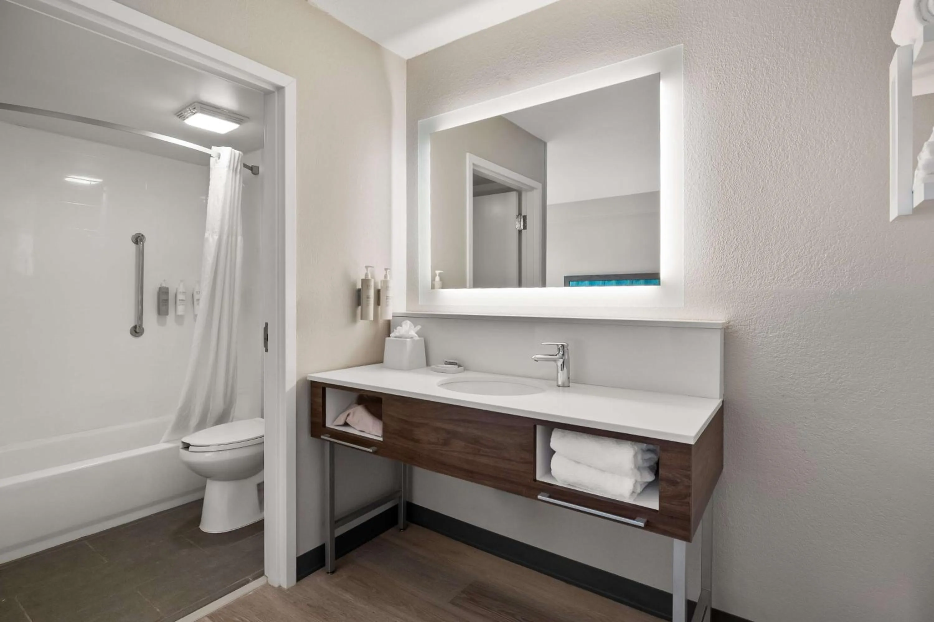 Bathroom in Hampton Inn Weston Fort Lauderdale