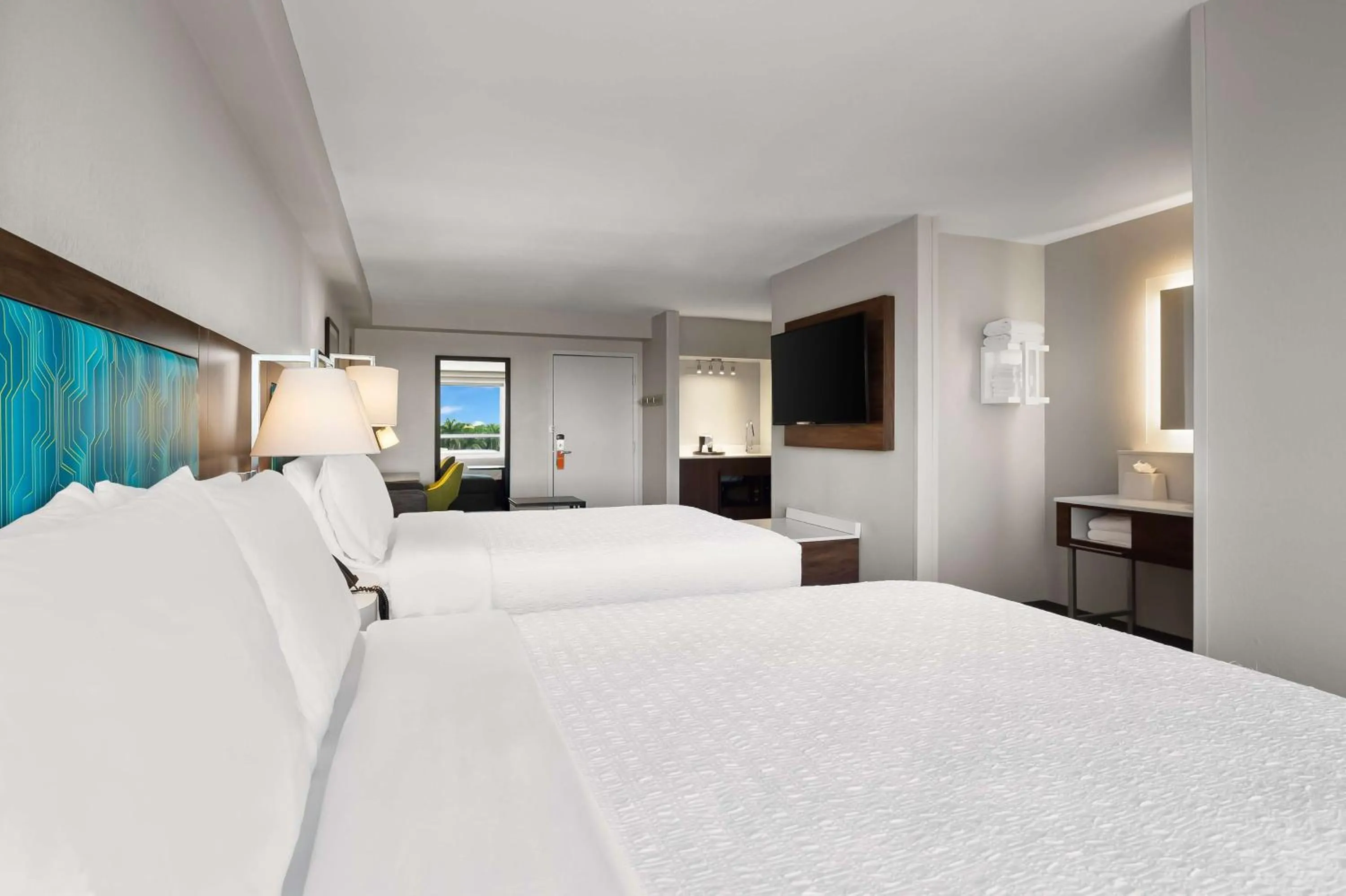 Bed in Hampton Inn Weston Fort Lauderdale