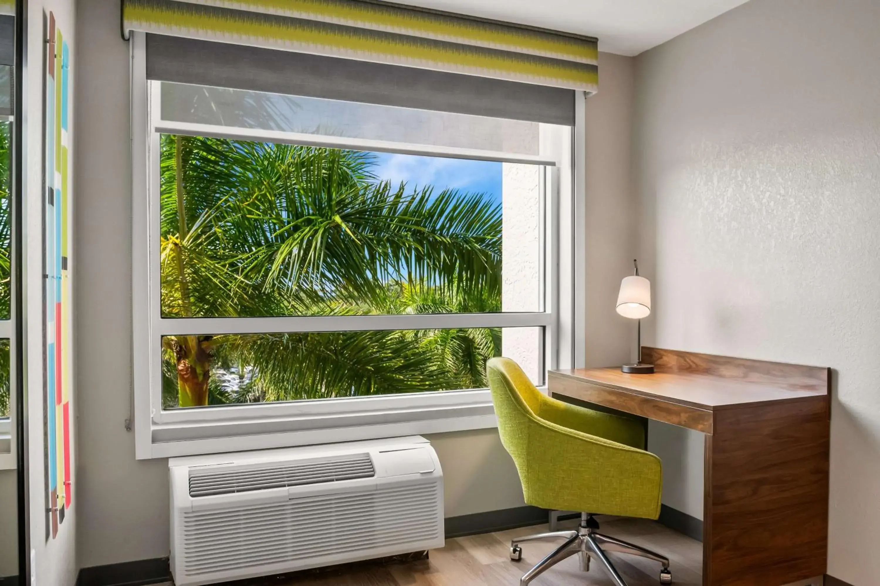 King Room with Sofa Bed in Hampton Inn Weston Fort Lauderdale King Room with Sofa Bed in Hampton Inn Weston Fort Lauderdale