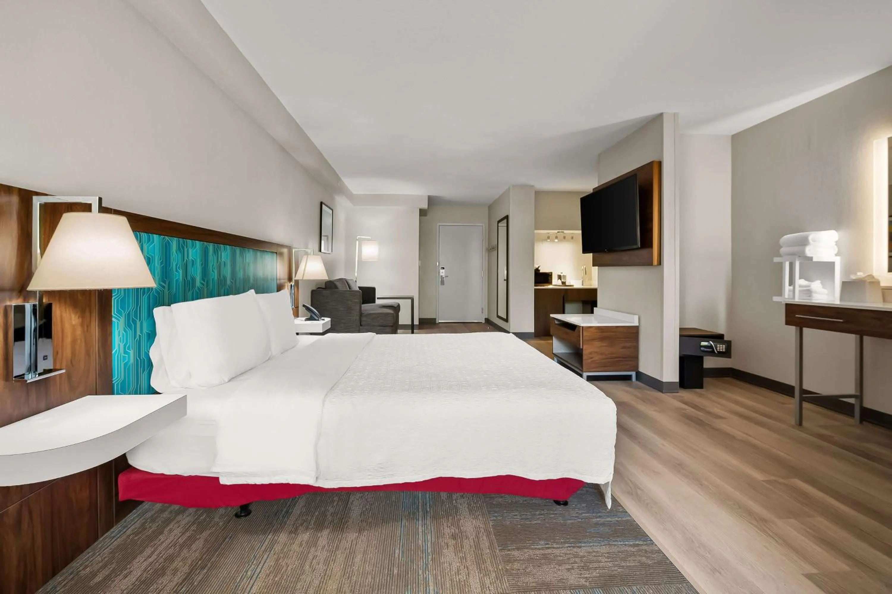 Living room, Bed in Hampton Inn Weston Fort Lauderdale