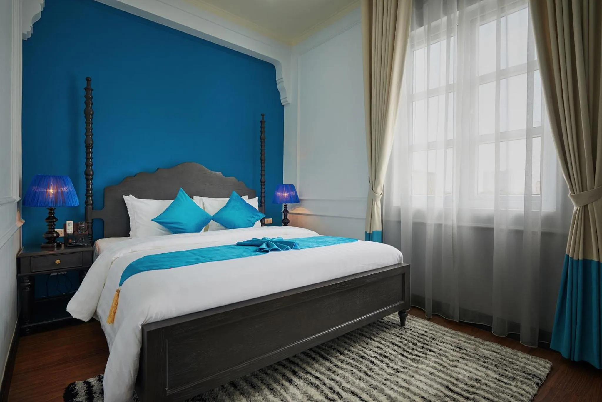 Bedroom, Bed in Manoir Des Arts Hotel