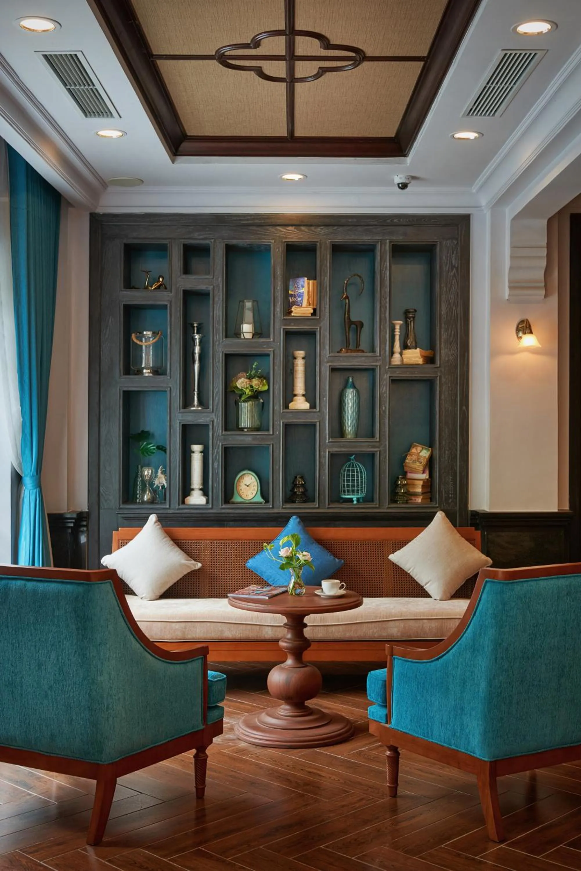 Living room in Manoir Des Arts Hotel