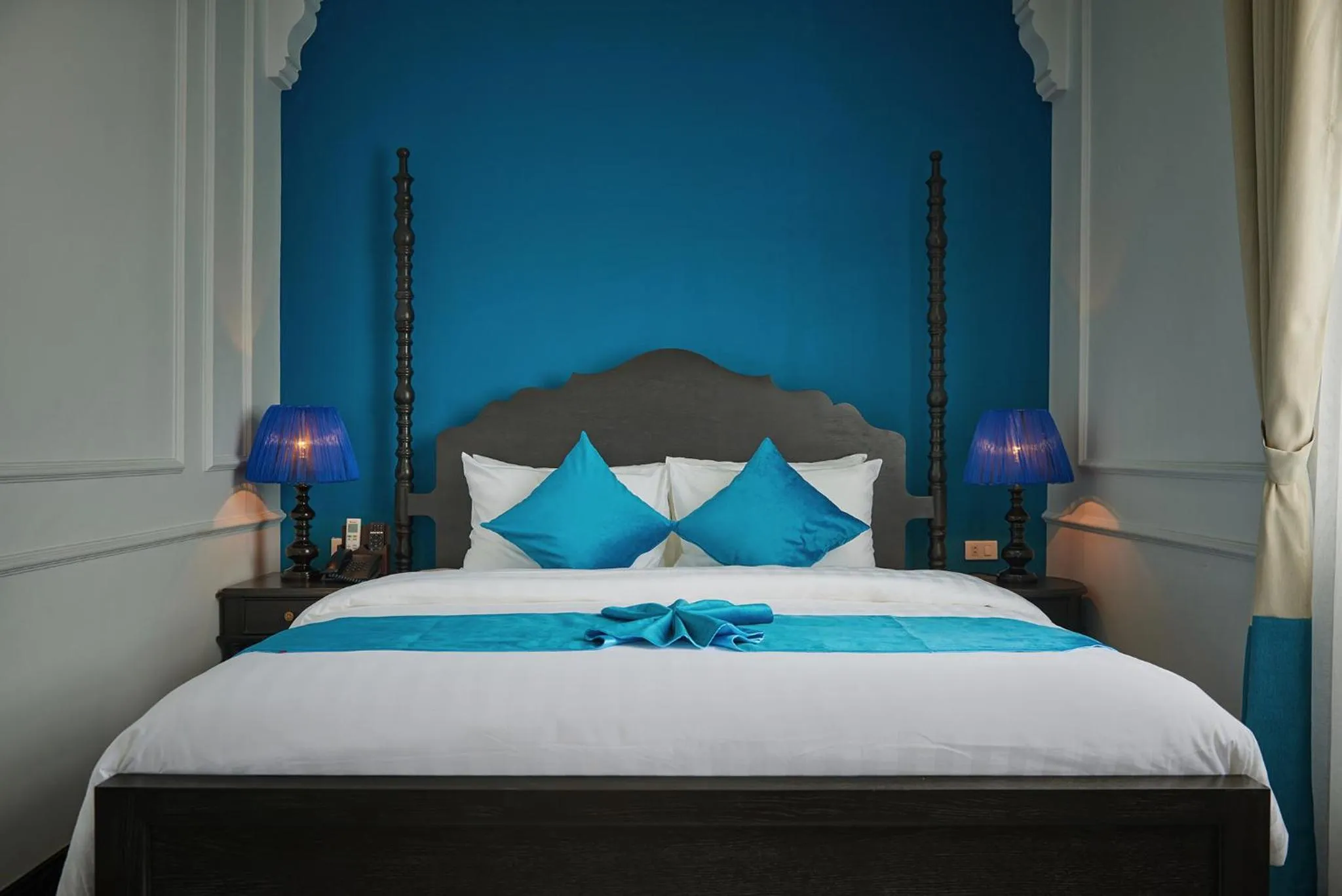 Bed in Manoir Des Arts Hotel