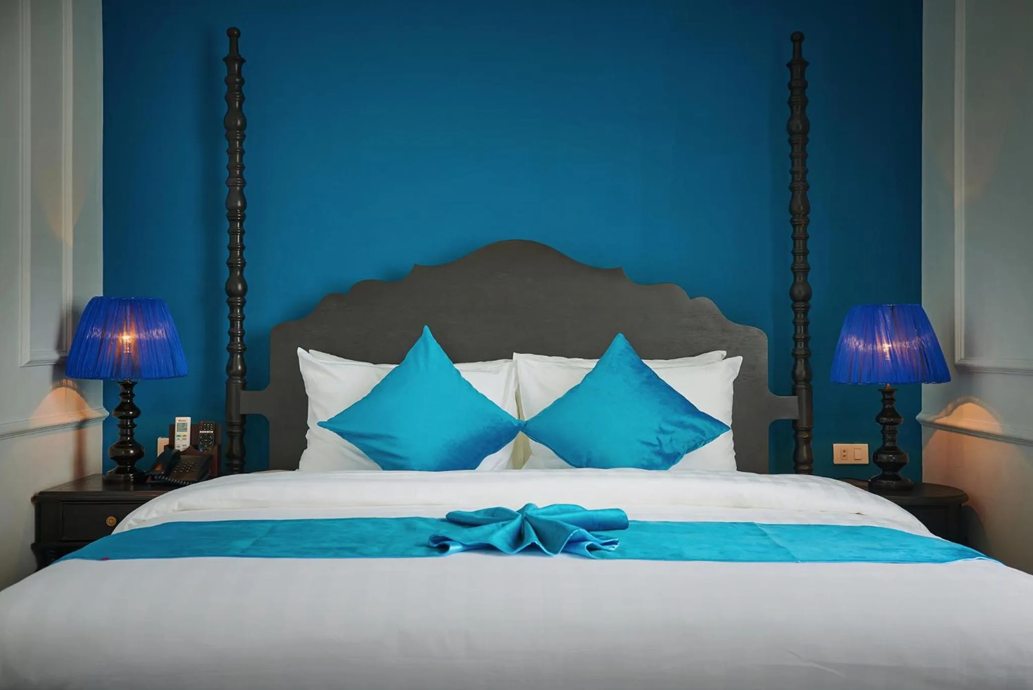 Bed in Manoir Des Arts Hotel