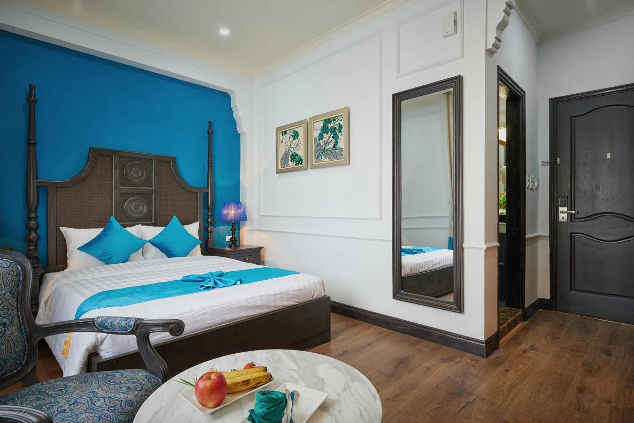 Photo of the whole room, Bed in Manoir Des Arts Hotel