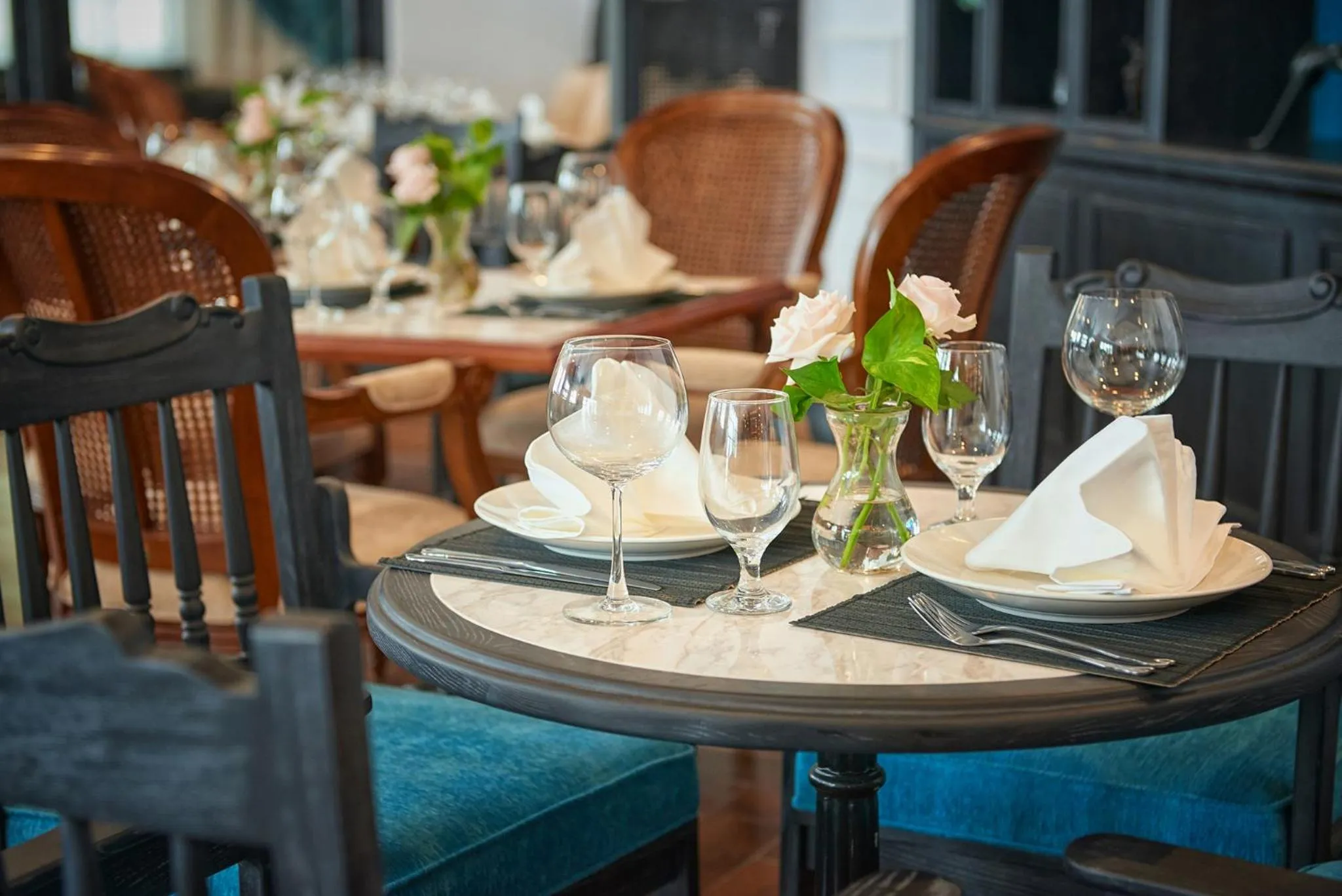 Restaurant/places to eat in Manoir Des Arts Hotel