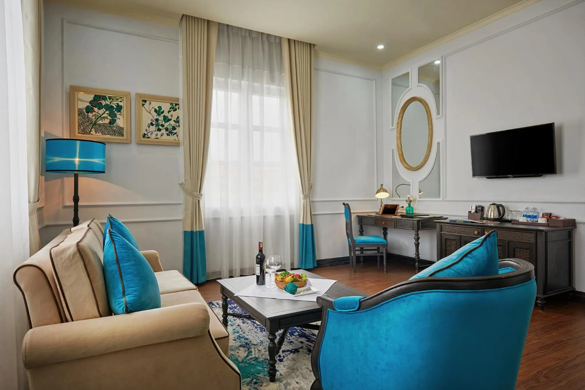 Living room in Manoir Des Arts Hotel