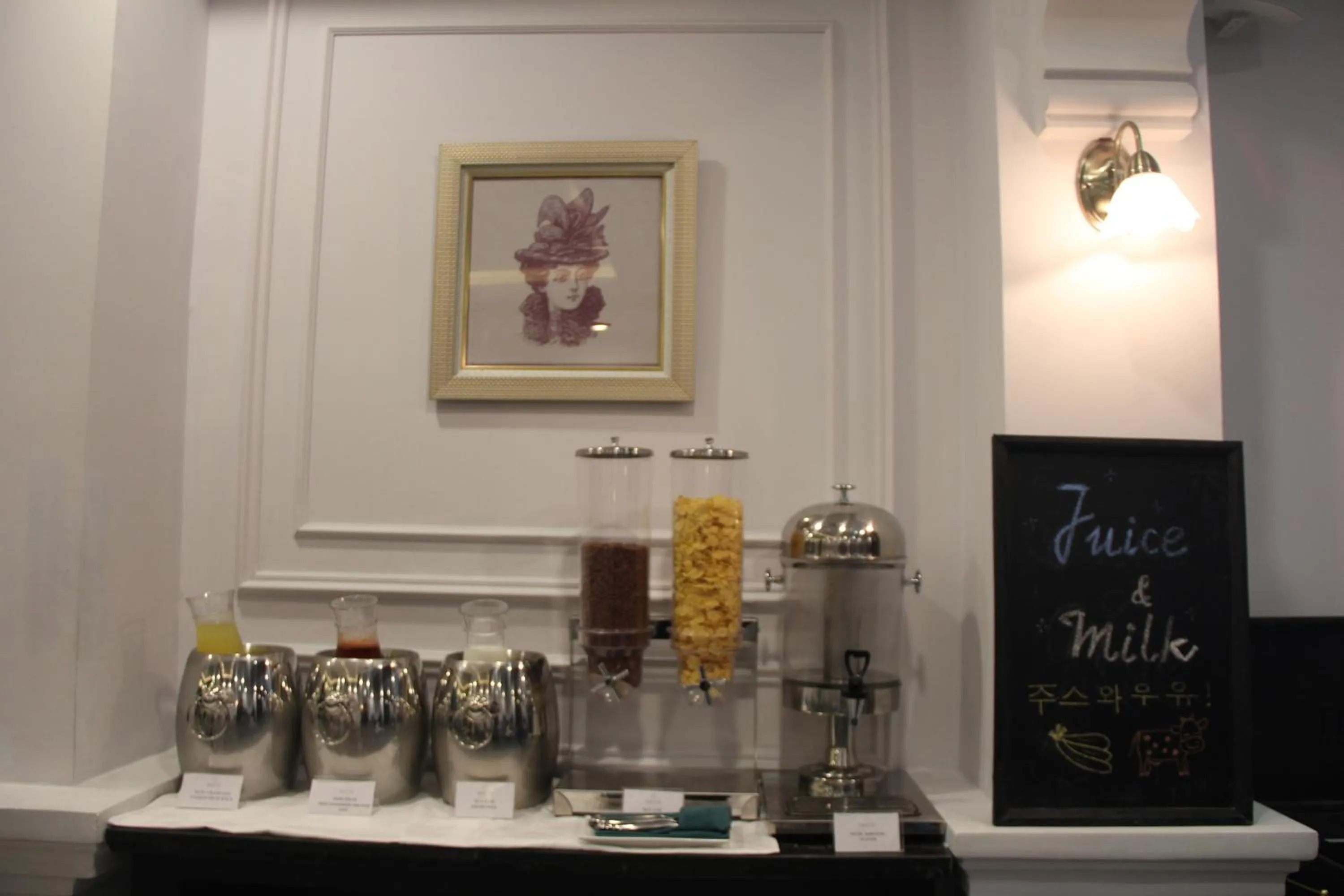 Drinks in Manoir Des Arts Hotel