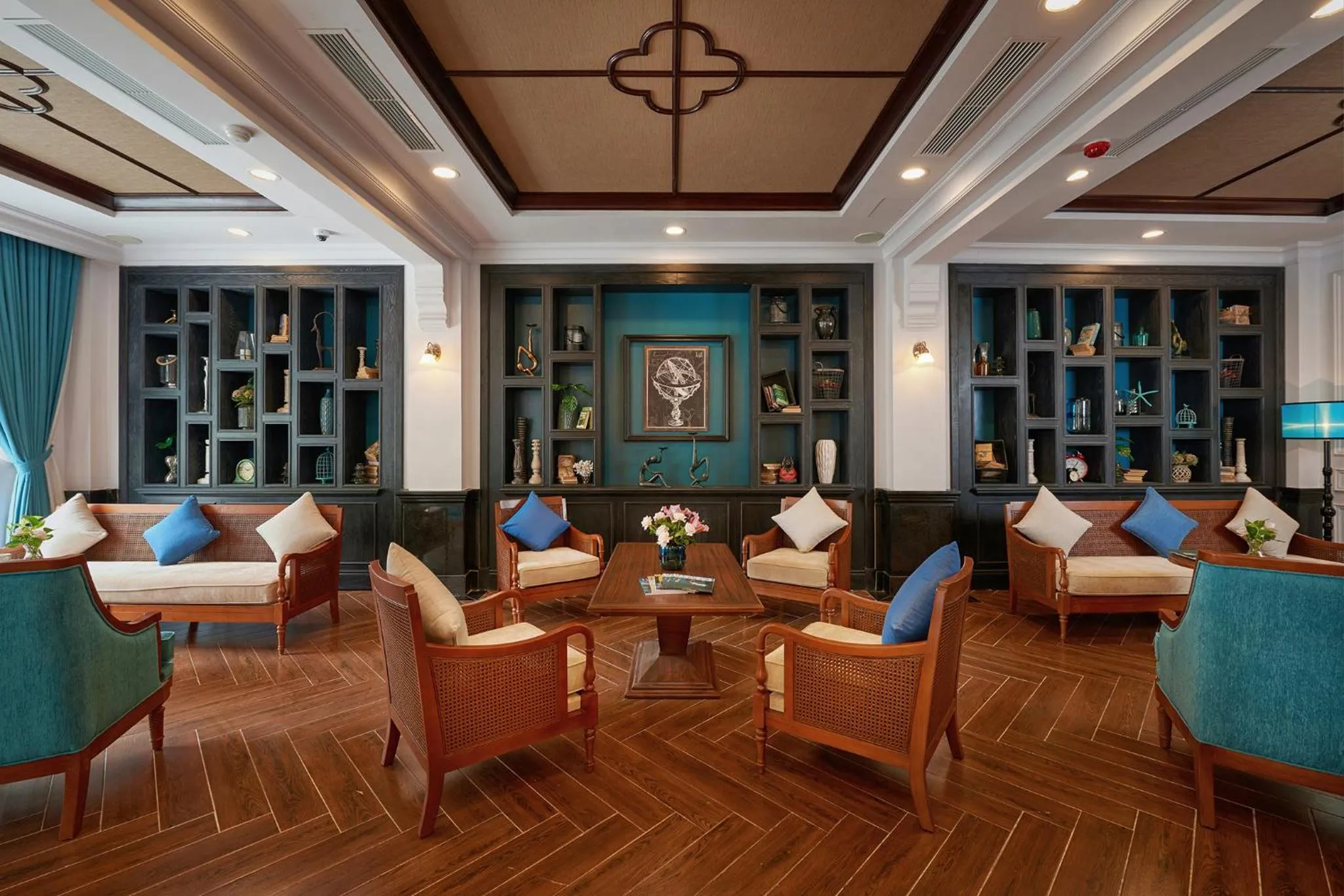 Living room in Manoir Des Arts Hotel